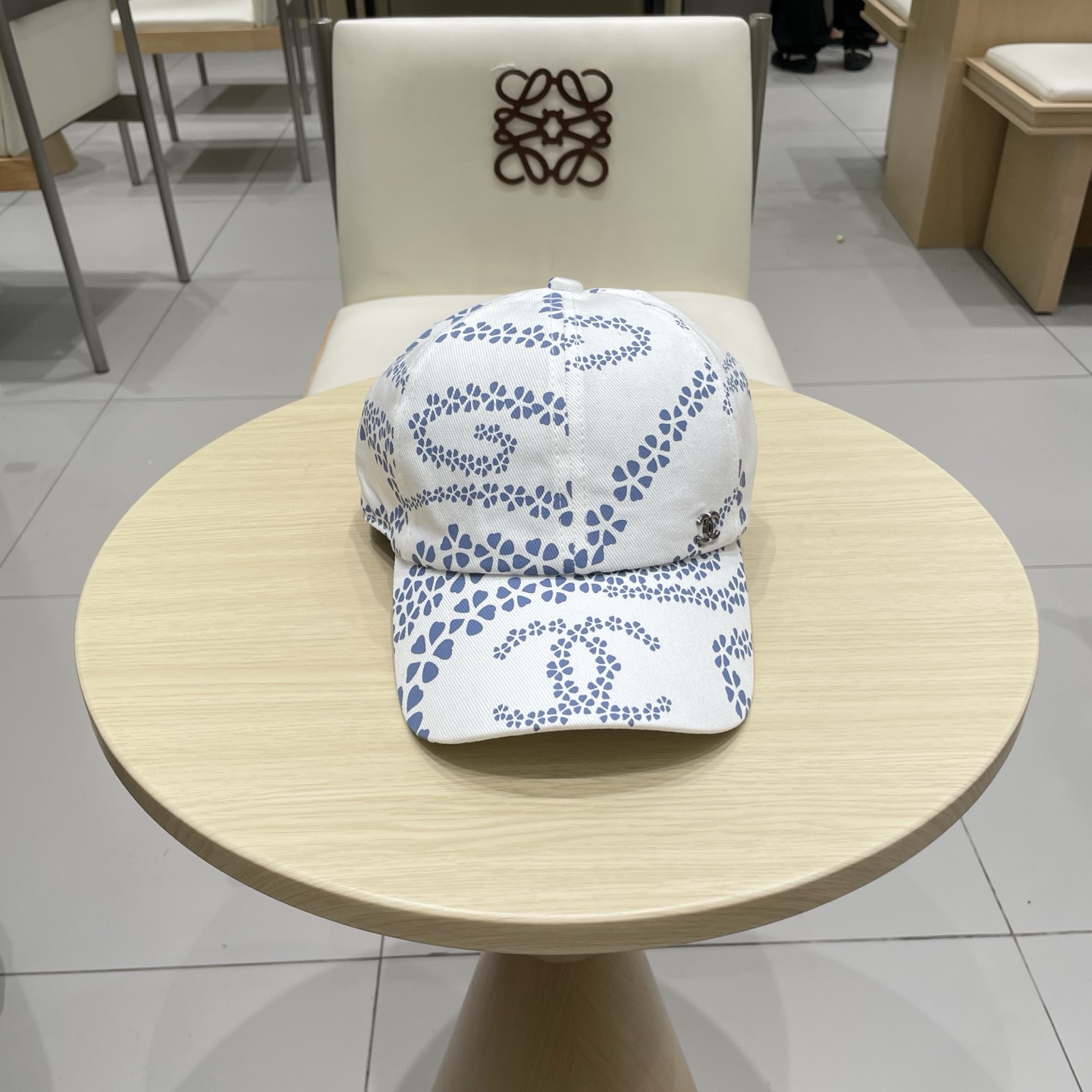 NO:360993,CHANEL Chanel] New embroidered logo baseball cap, new style shipped, big brand models are super easy to match, buy them now!  Hat Straw Hat Fisherman Hat Baseball Hat, Hats, Chanel, Chanel, espadrilles, hatsCHANEL香奈儿】新款刺绣logo棒球帽,新款出货,大牌款超好搭配,赶紧入手！帽子草帽渔夫帽棒球帽,帽子,chanel,chanel,espadrilles,hats,hat