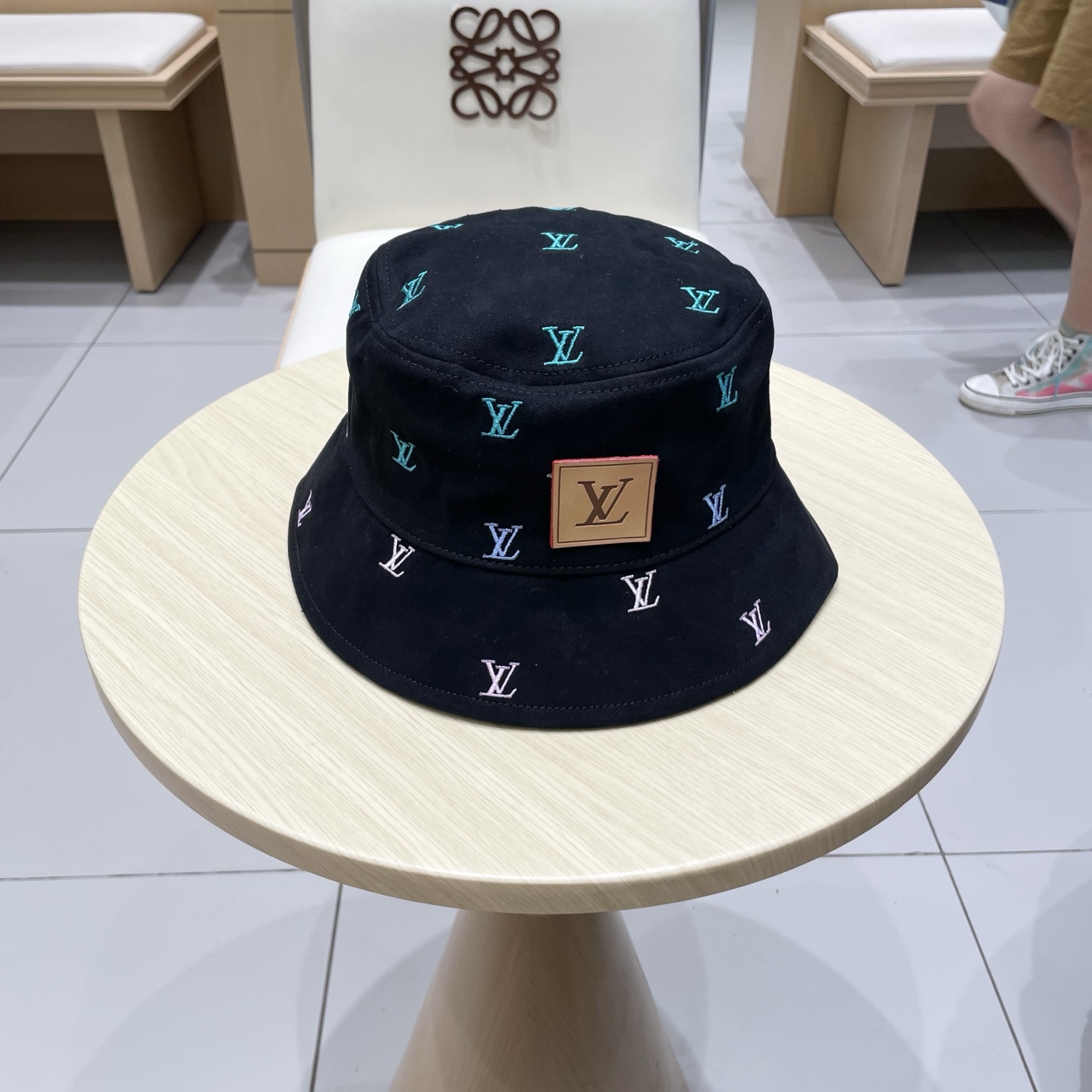 LV路易威登原单刺绣渔夫帽  轻盈透气。完美版型，独家实物拍摄，男女适用