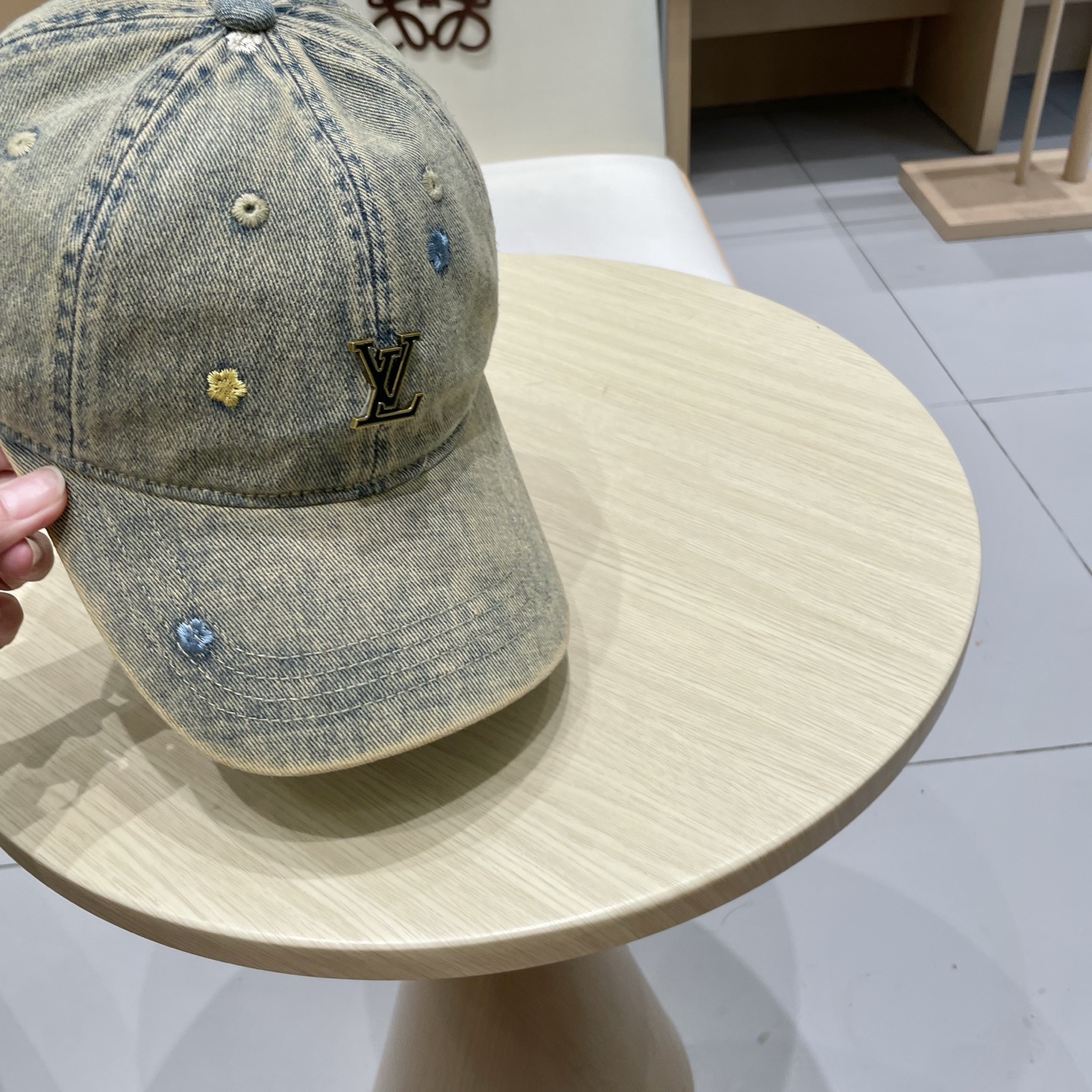 🧢路易威登棒球帽 LouisVuitton😍新款LV棒球帽，重工打造♥️高端大气，百搭款🤗男女通用！跑量