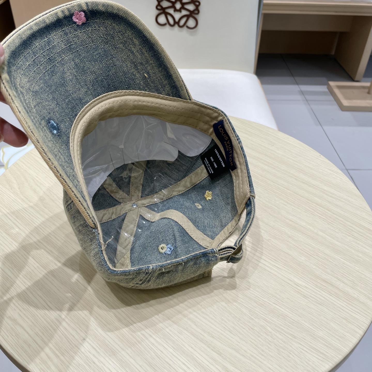 🧢路易威登棒球帽 LouisVuitton😍新款LV棒球帽，重工打造♥️高端大气，百搭款🤗男女通用！跑量