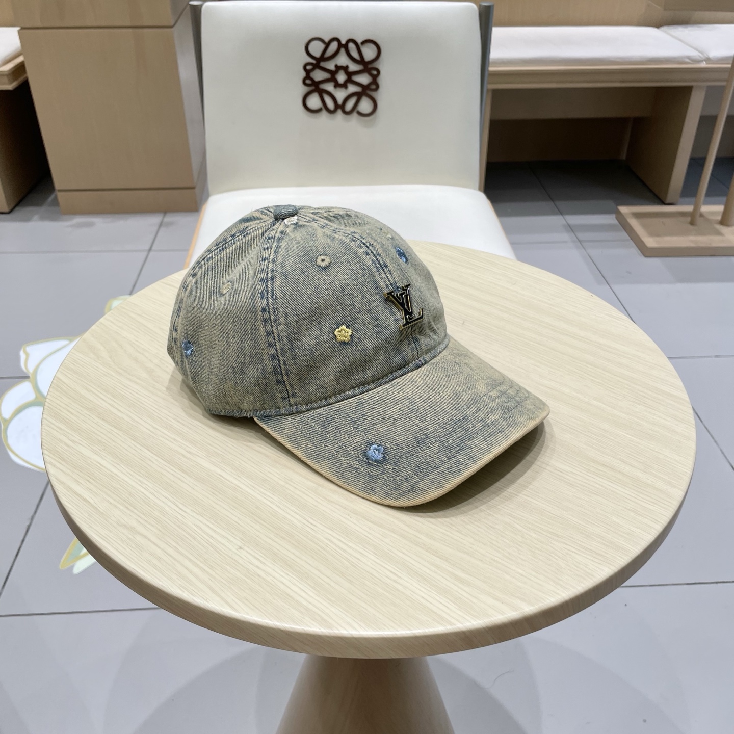 🧢路易威登棒球帽 LouisVuitton😍新款LV棒球帽，重工打造♥️高端大气，百搭款🤗男女通用！跑量