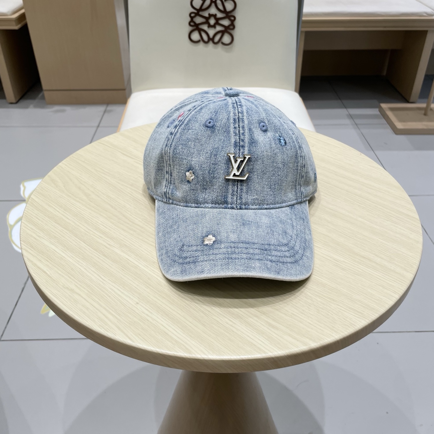 🧢路易威登棒球帽 LouisVuitton😍新款LV棒球帽，重工打造♥️高端大气，百搭款🤗男女通用！跑量
