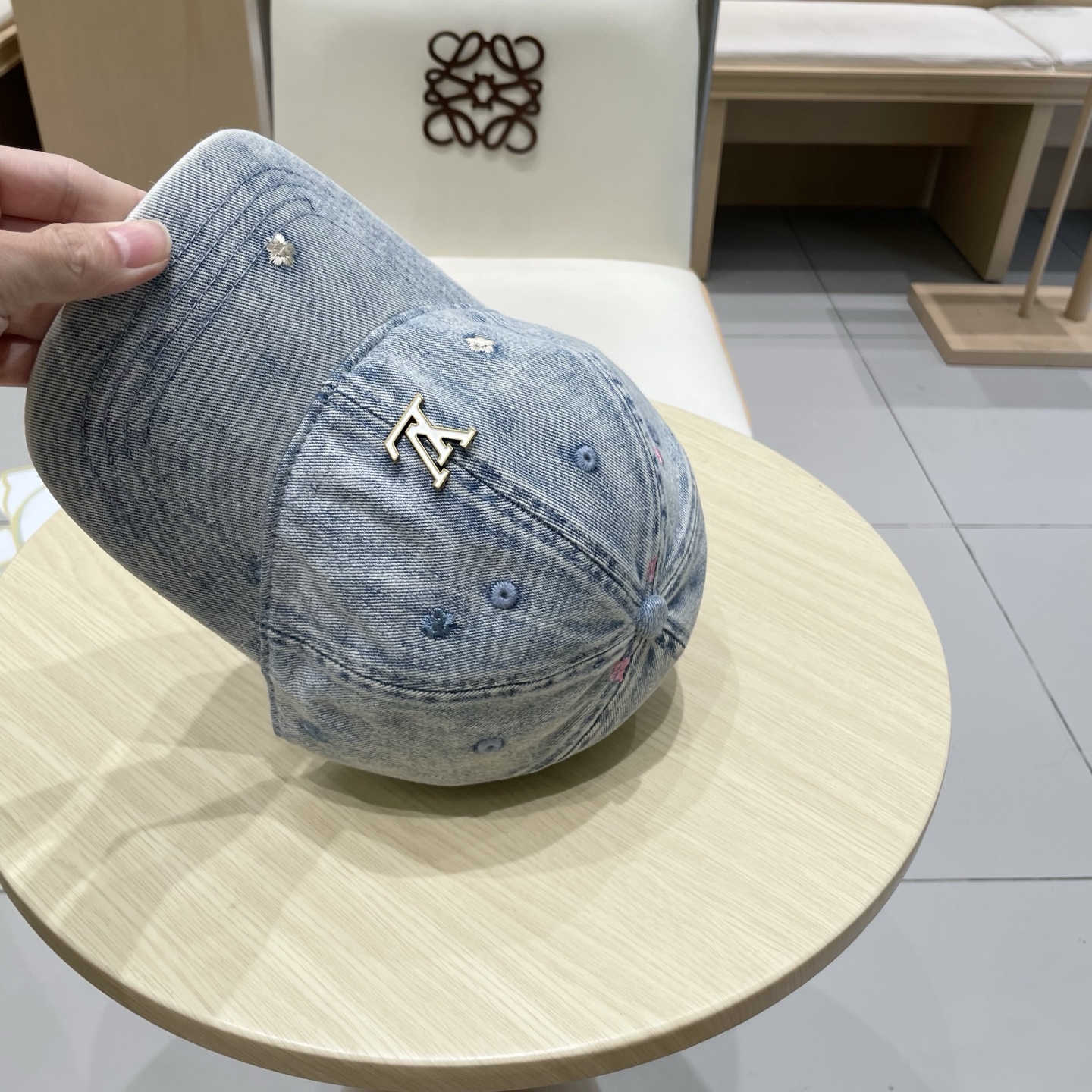 🧢路易威登棒球帽 LouisVuitton😍新款LV棒球帽，重工打造♥️高端大气，百搭款🤗男女通用！跑量