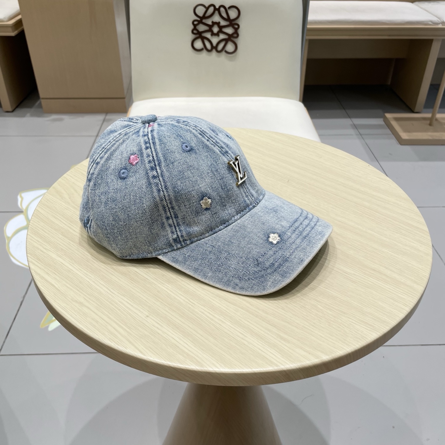 🧢路易威登棒球帽 LouisVuitton😍新款LV棒球帽，重工打造♥️高端大气，百搭款🤗男女通用！跑量