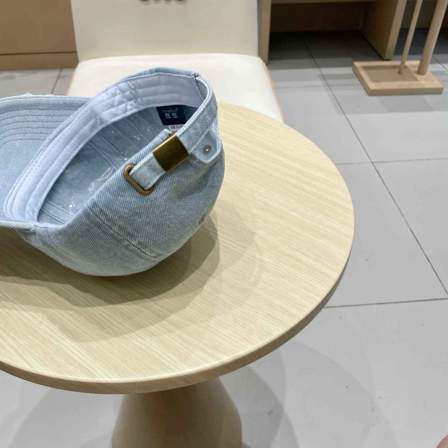  CHANEL香奈儿新款🆕牛仔蓝复古款式棒球帽🧢🔸 节假日旅游带它出去美美哒❕  中古款哟.这种帽子不容