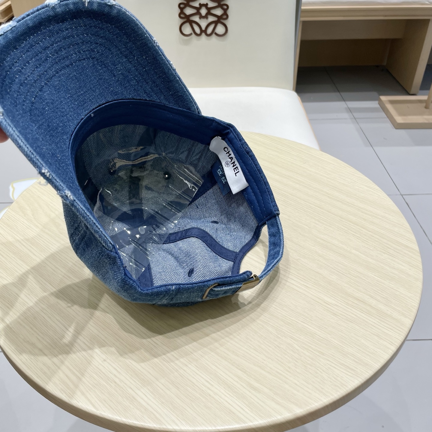  CHANEL香奈儿新款🆕牛仔蓝复古款式棒球帽🧢🔸 节假日旅游带它出去美美哒❕  中古款哟.这种帽子不容