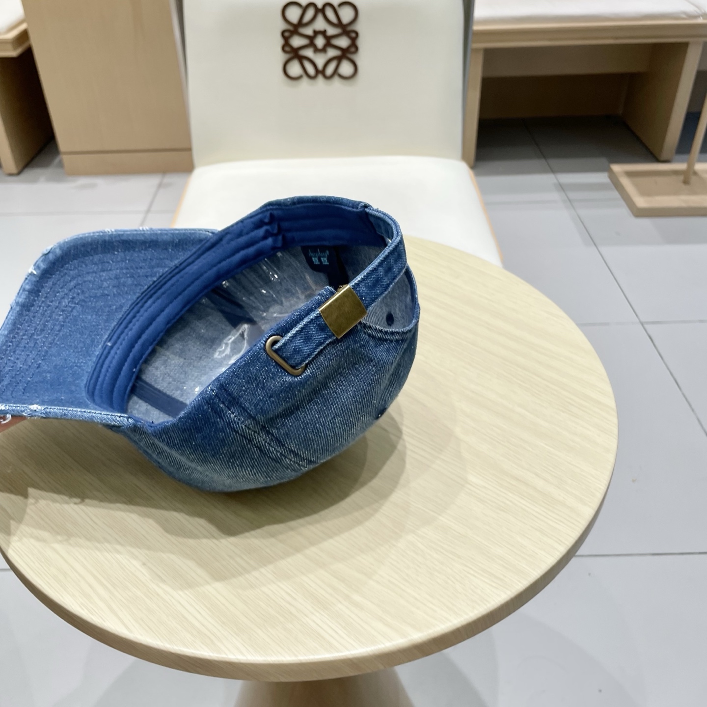  CHANEL香奈儿新款🆕牛仔蓝复古款式棒球帽🧢🔸 节假日旅游带它出去美美哒❕  中古款哟.这种帽子不容