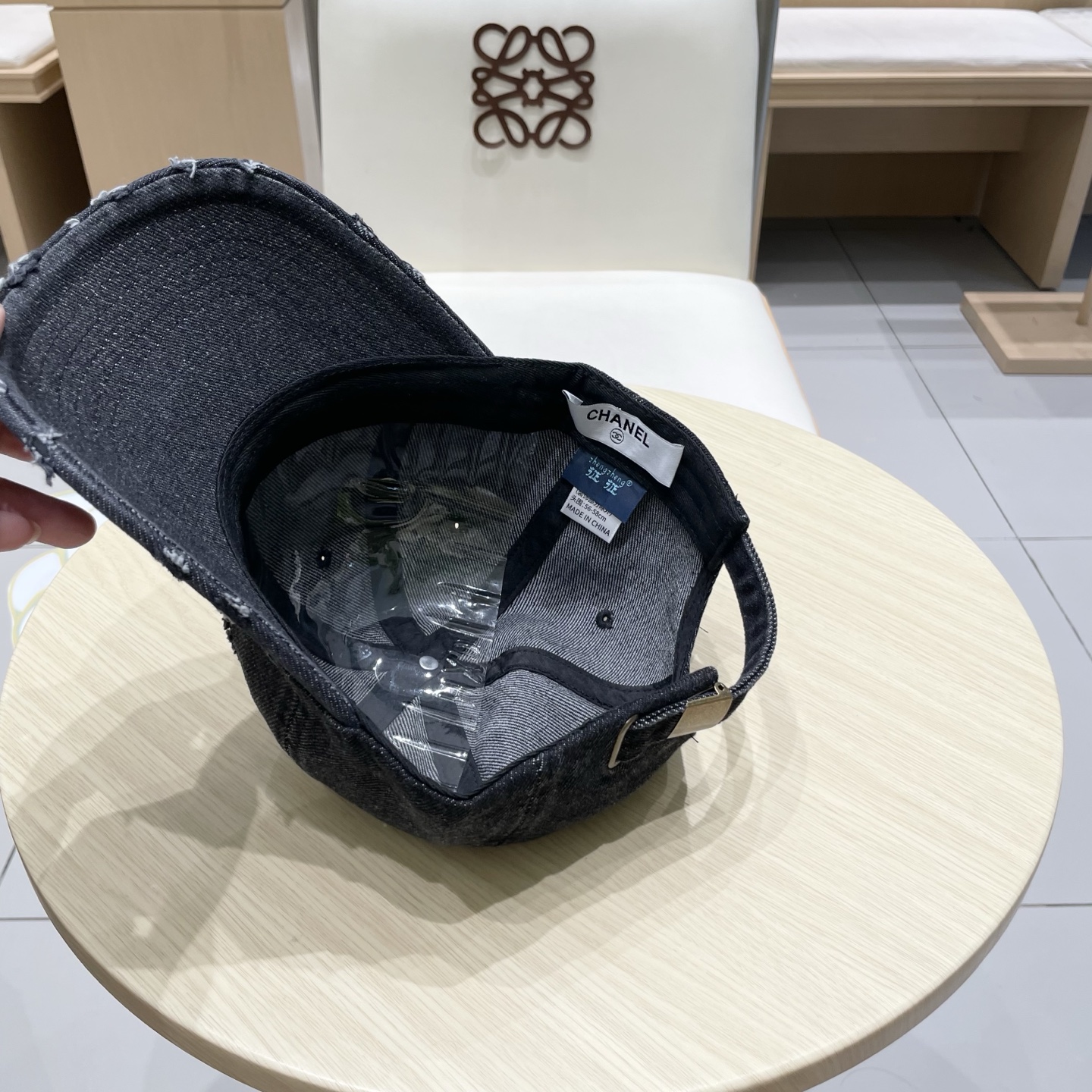  CHANEL香奈儿新款🆕牛仔蓝复古款式棒球帽🧢🔸 节假日旅游带它出去美美哒❕  中古款哟.这种帽子不容