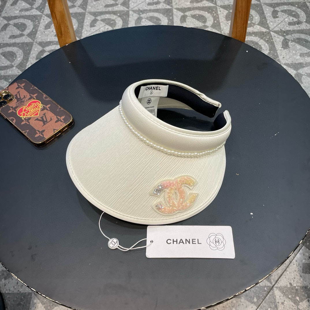  香奈儿2025夏季新款空顶遮阳帽
防紫外线内里设计，沙滩日常都能戴的一款！