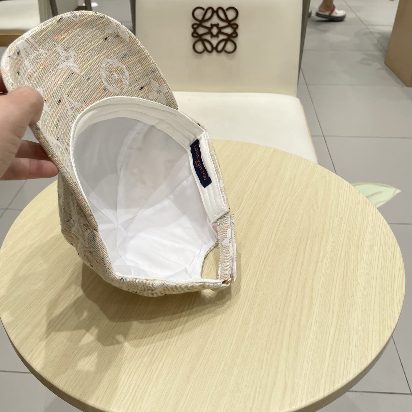 路易威登棒球帽 LouisVuitton😍新款LV棒球帽，重工打造♥️高端大气，百搭款🤗男女通用！跑量！