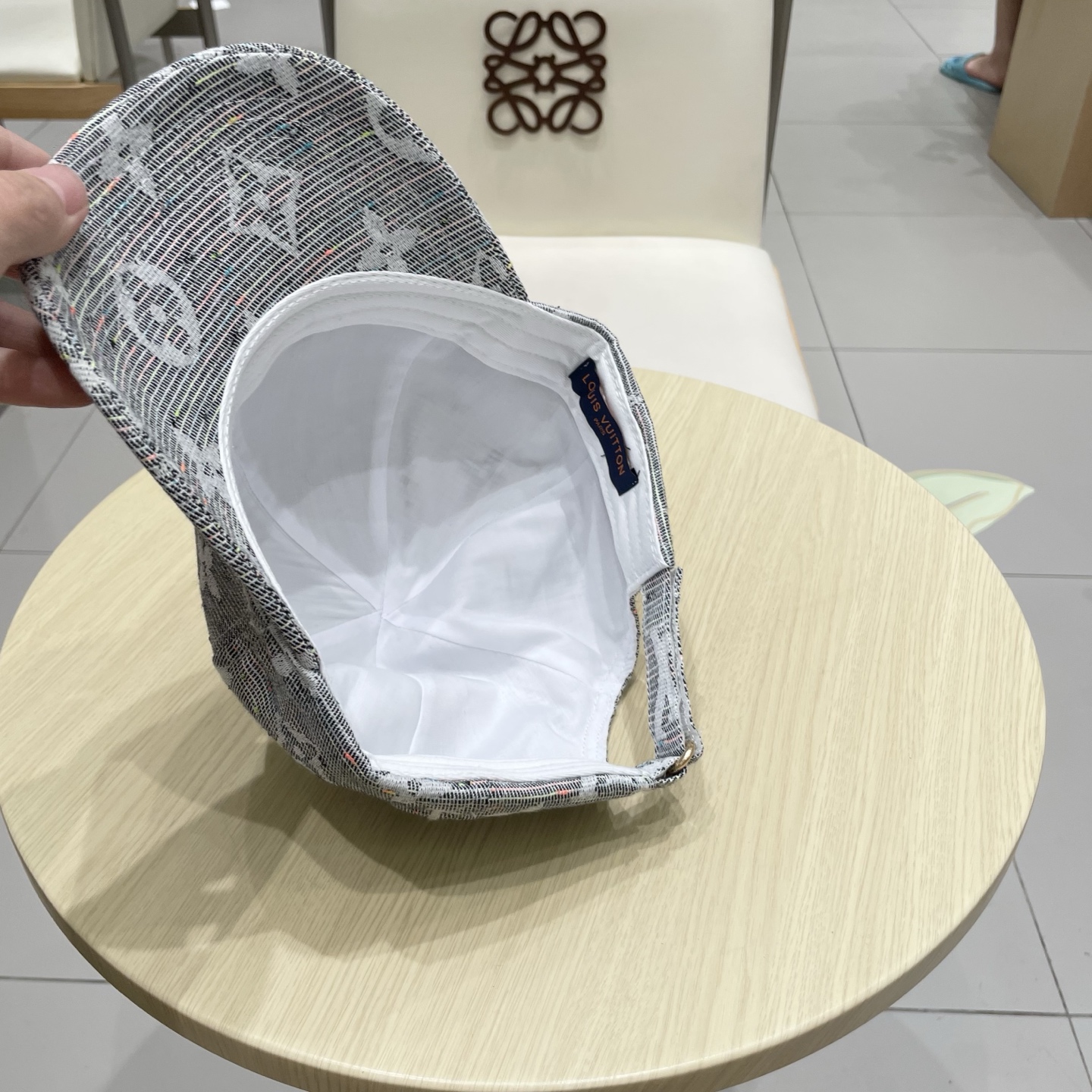 路易威登棒球帽 LouisVuitton😍新款LV棒球帽，重工打造♥️高端大气，百搭款🤗男女通用！跑量！