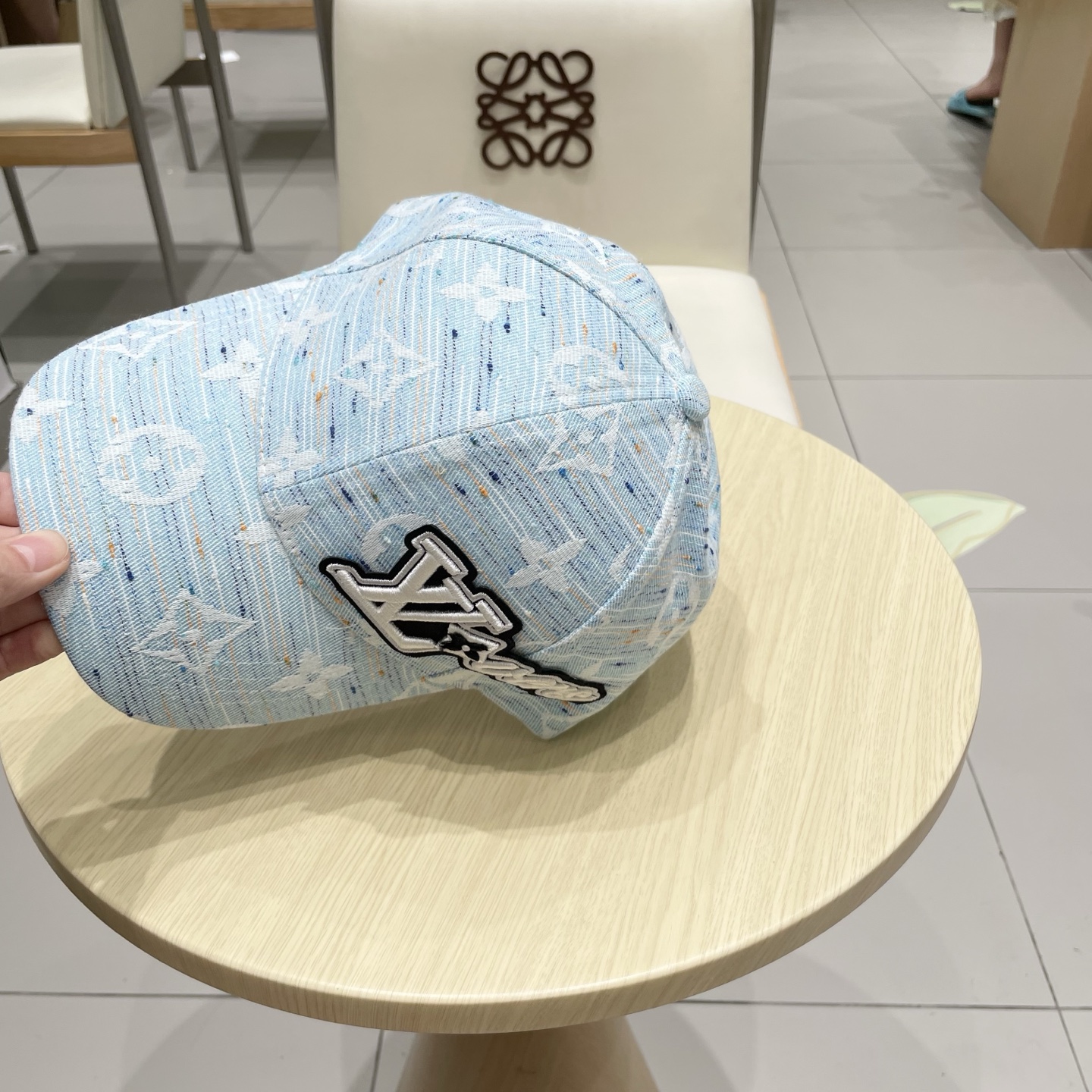 路易威登棒球帽 LouisVuitton😍新款LV棒球帽，重工打造♥️高端大气，百搭款🤗男女通用！跑量！