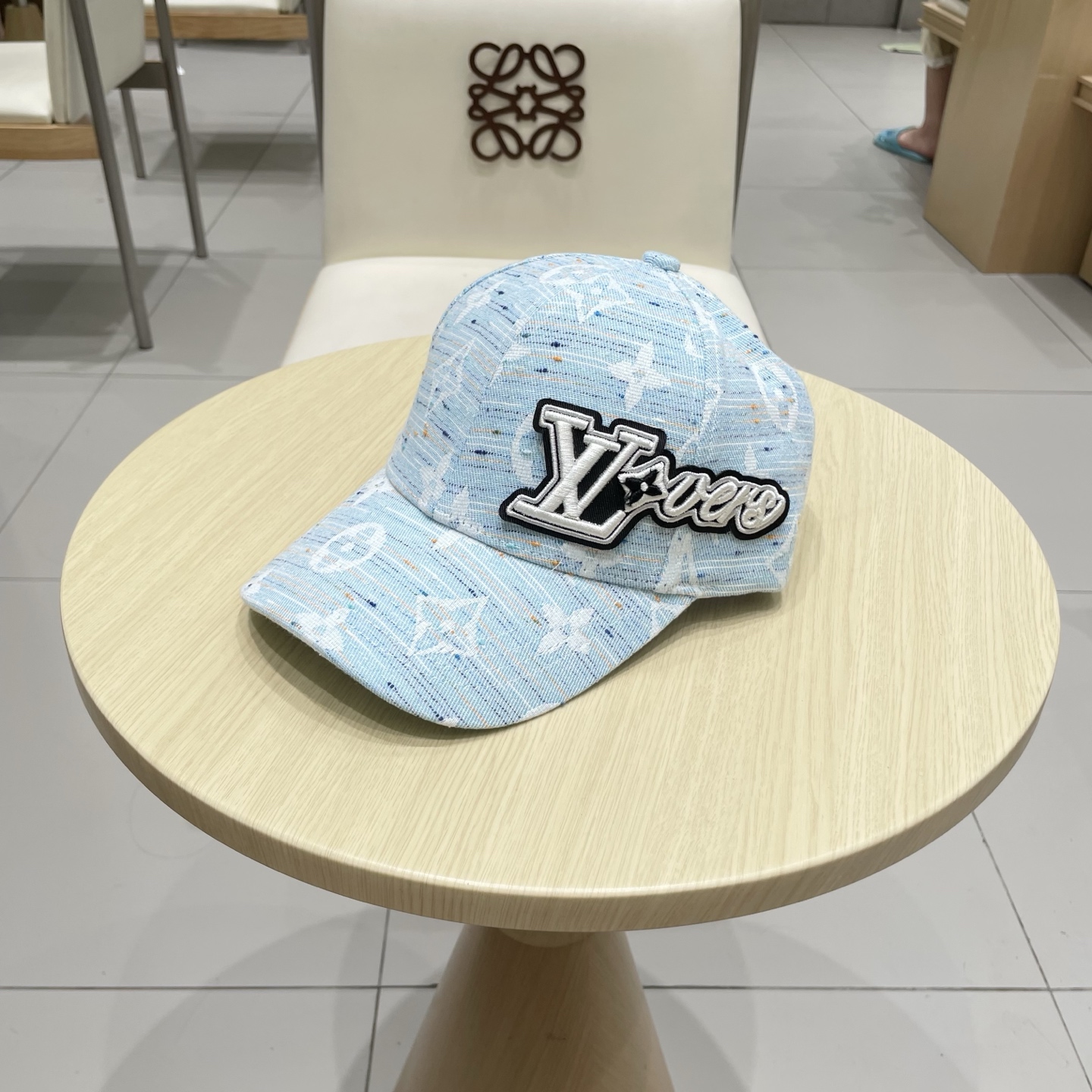 路易威登棒球帽 LouisVuitton😍新款LV棒球帽，重工打造♥️高端大气，百搭款🤗男女通用！跑量！