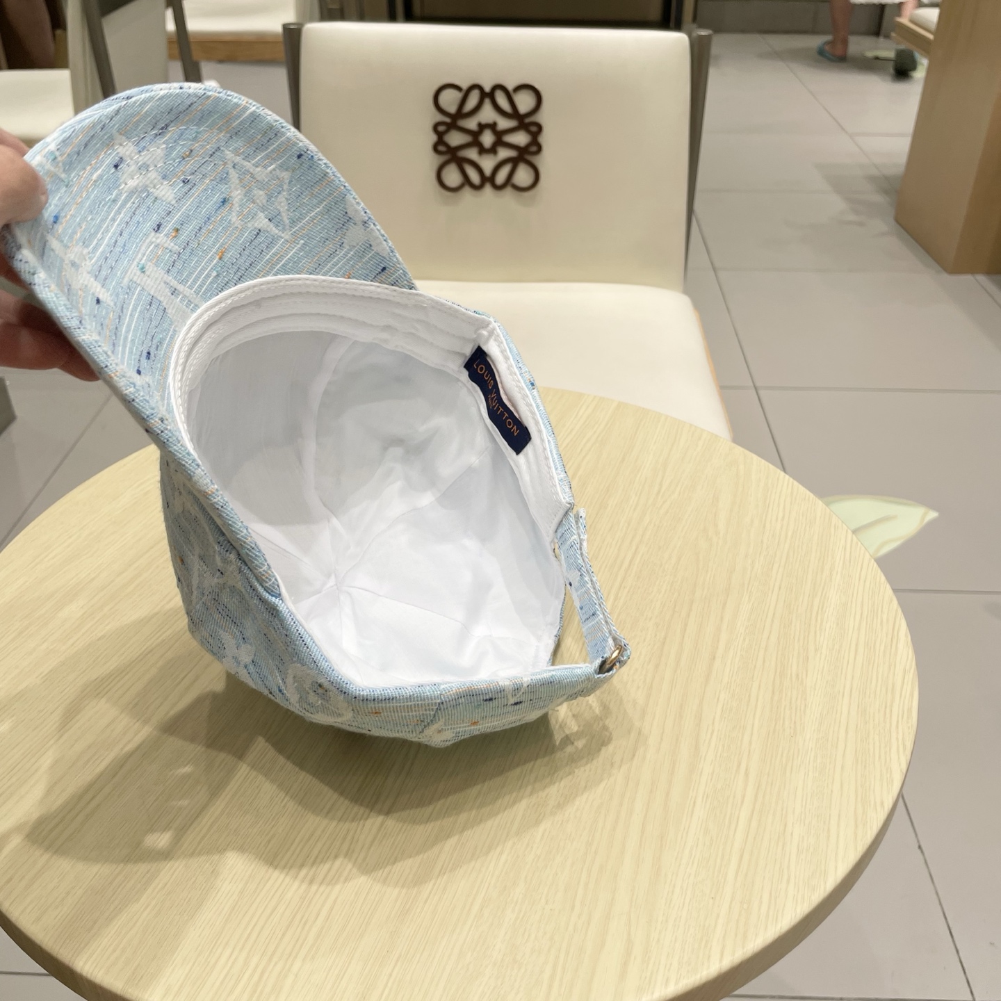 路易威登棒球帽 LouisVuitton😍新款LV棒球帽，重工打造♥️高端大气，百搭款🤗男女通用！跑量！