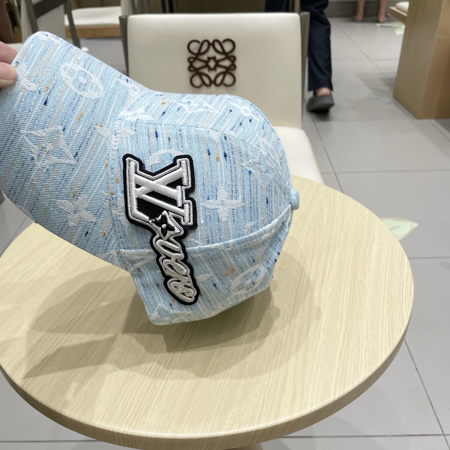 路易威登棒球帽 LouisVuitton😍新款LV棒球帽，重工打造♥️高端大气，百搭款🤗男女通用！跑量！