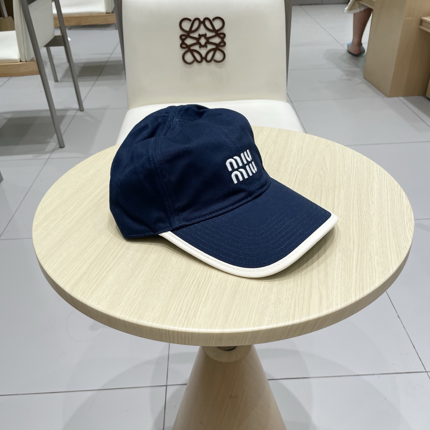  .  【Miumiu缪缪】新款订单款刺绣棒球帽🧢大牌款超好搭配，赶紧入手！