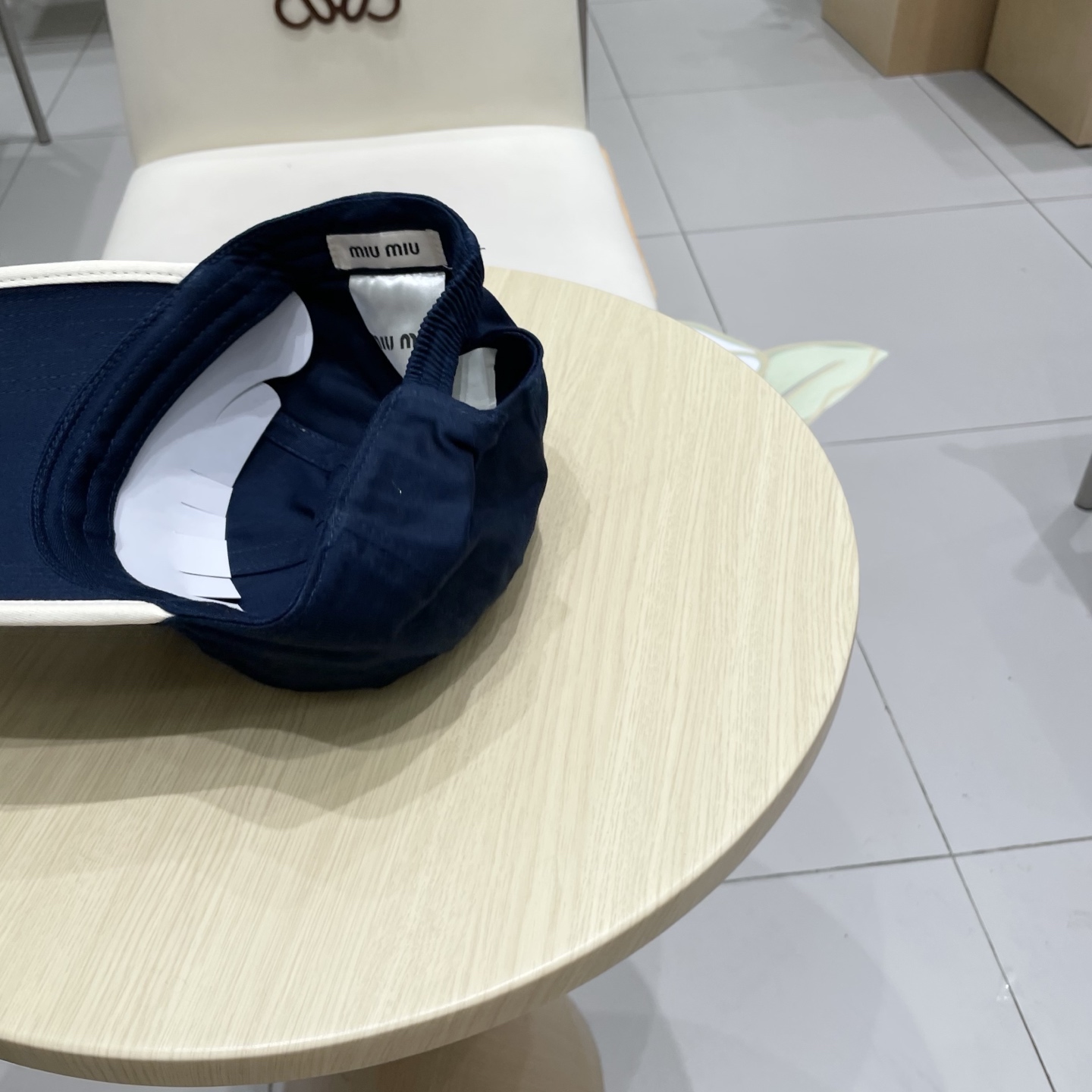  .  【Miumiu缪缪】新款订单款刺绣棒球帽🧢大牌款超好搭配，赶紧入手！