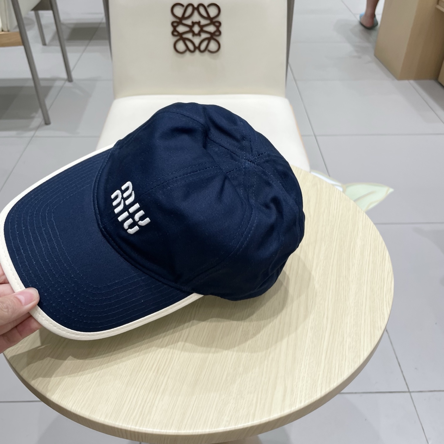  .  【Miumiu缪缪】新款订单款刺绣棒球帽🧢大牌款超好搭配，赶紧入手！