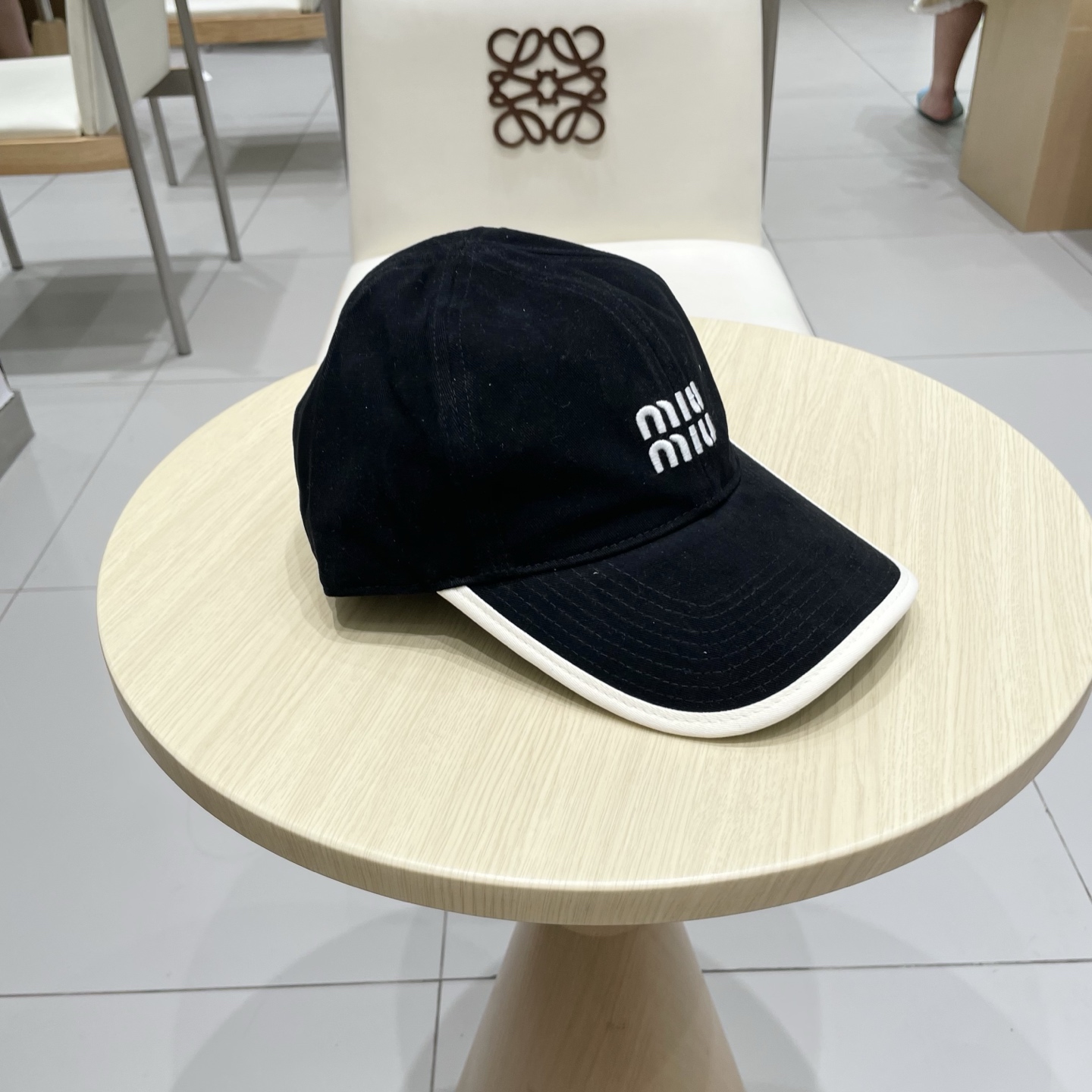  .  【Miumiu缪缪】新款订单款刺绣棒球帽🧢大牌款超好搭配，赶紧入手！