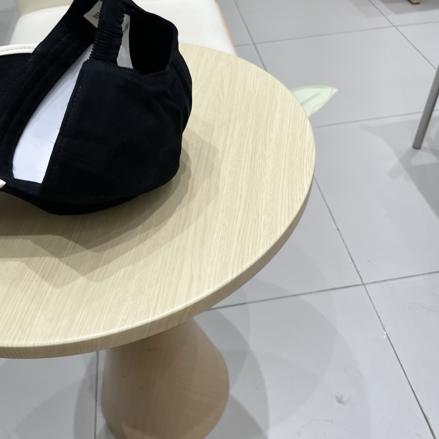  .  【Miumiu缪缪】新款订单款刺绣棒球帽🧢大牌款超好搭配，赶紧入手！