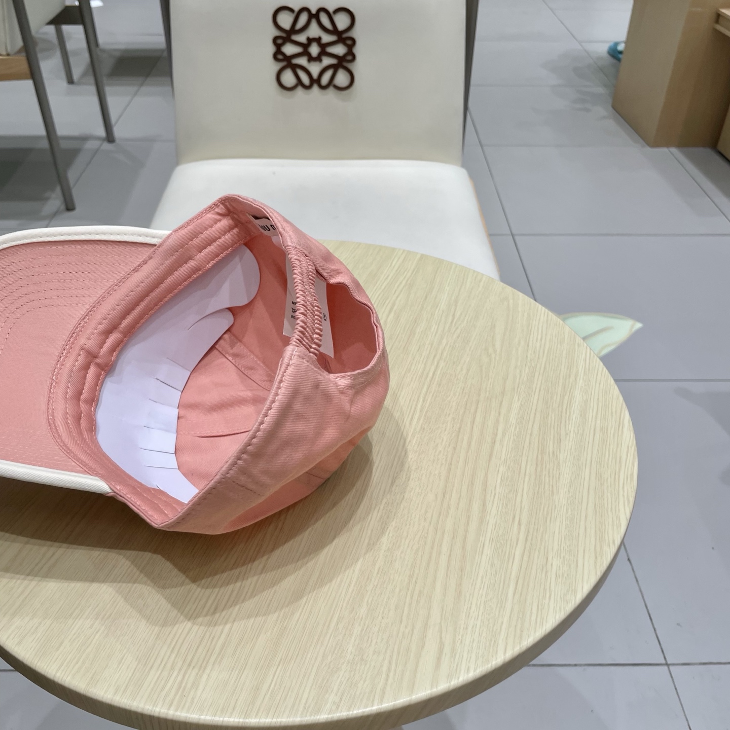  .  【Miumiu缪缪】新款订单款刺绣棒球帽🧢大牌款超好搭配，赶紧入手！