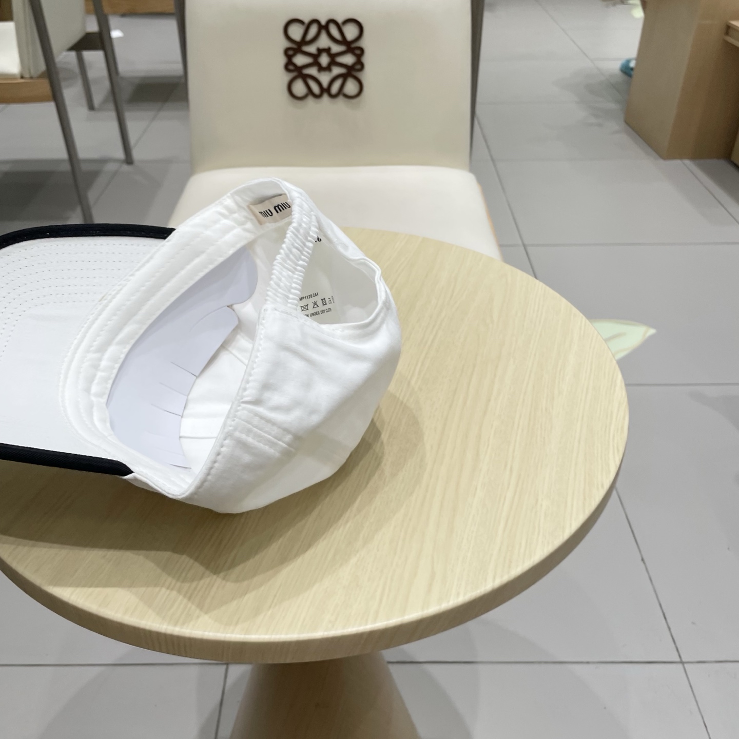  .  【Miumiu缪缪】新款订单款刺绣棒球帽🧢大牌款超好搭配，赶紧入手！