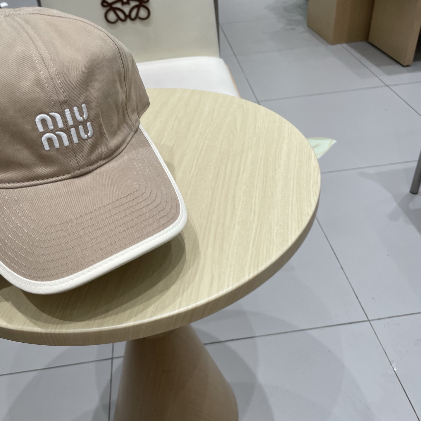  .  【Miumiu缪缪】新款订单款刺绣棒球帽🧢大牌款超好搭配，赶紧入手！