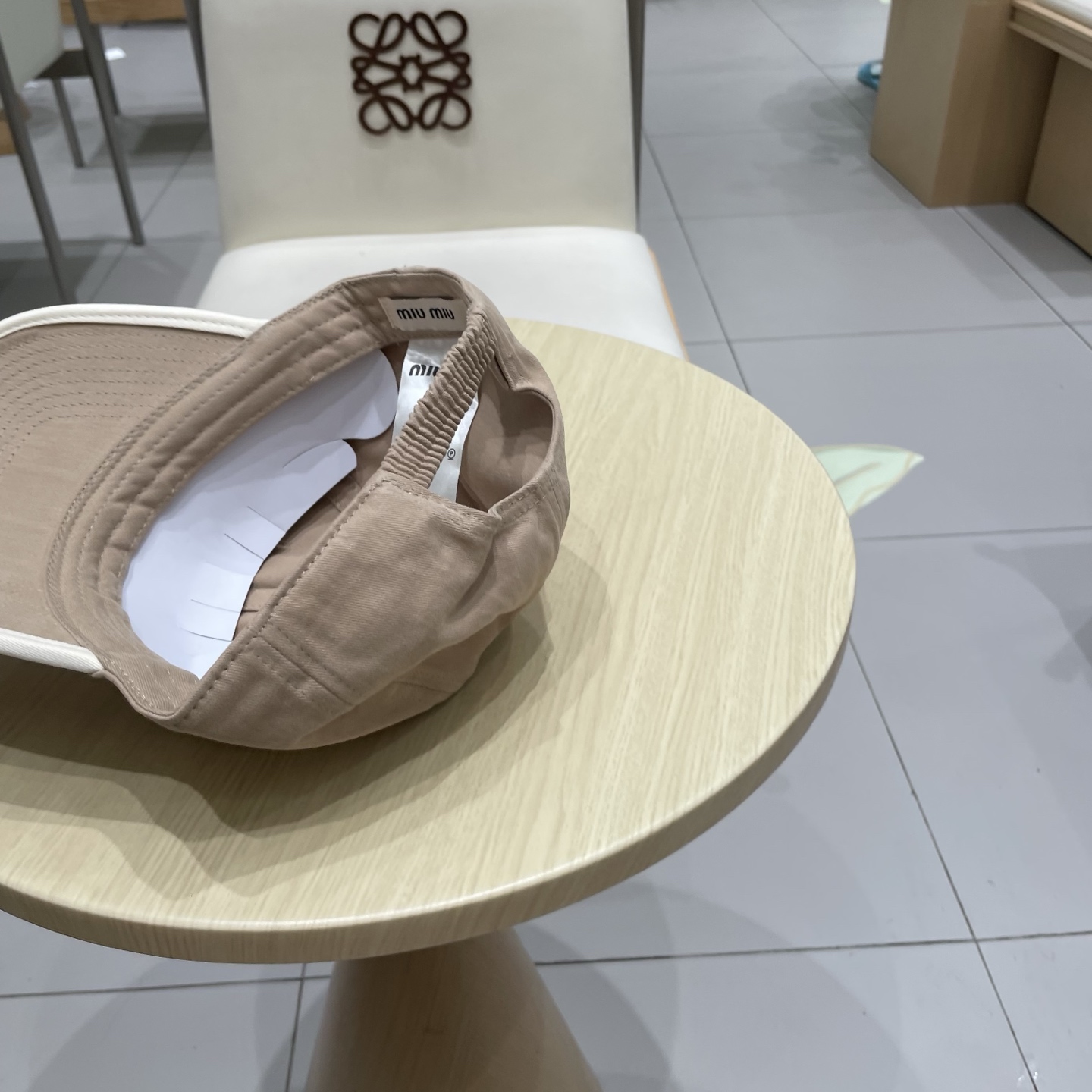  .  【Miumiu缪缪】新款订单款刺绣棒球帽🧢大牌款超好搭配，赶紧入手！