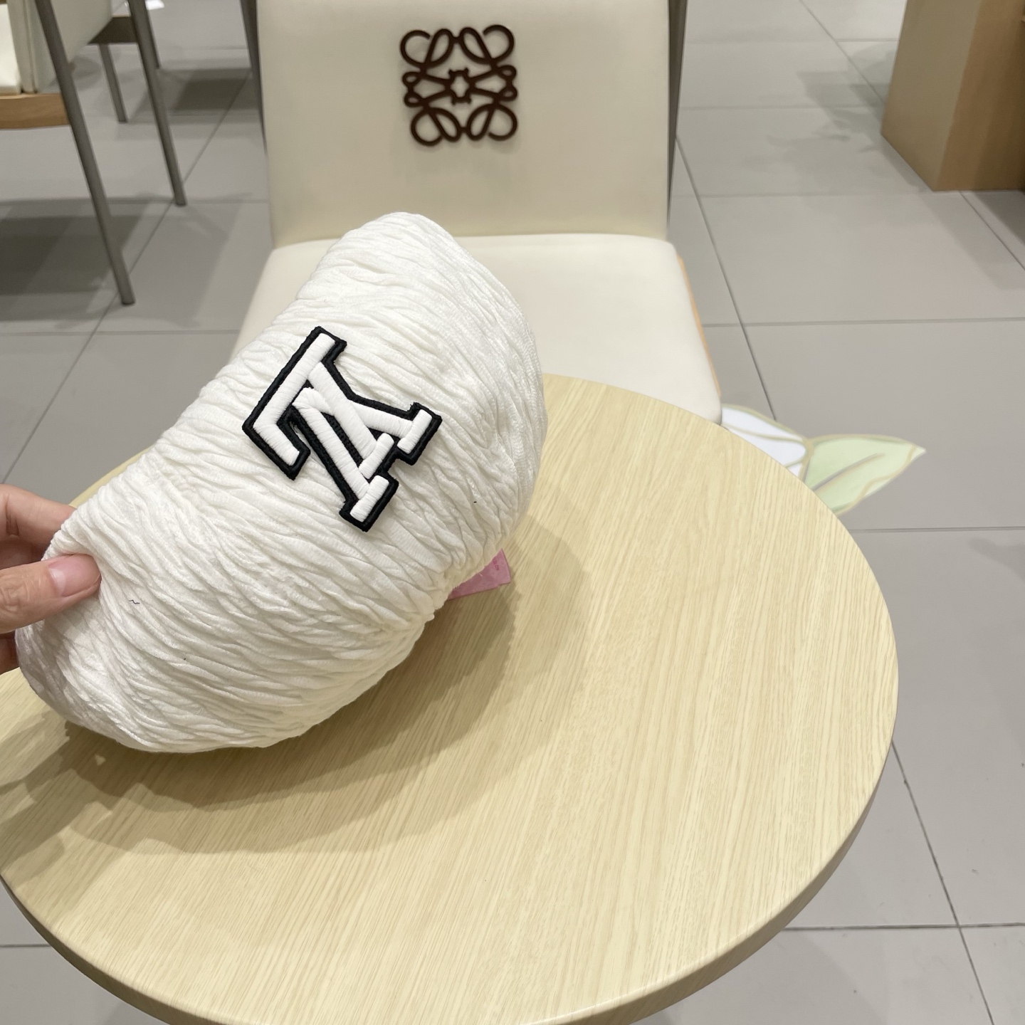  Lv路易威登2025新款日系复古简约百搭褶皱贝雷帽平顶帽女早秋画家帽报童帽子