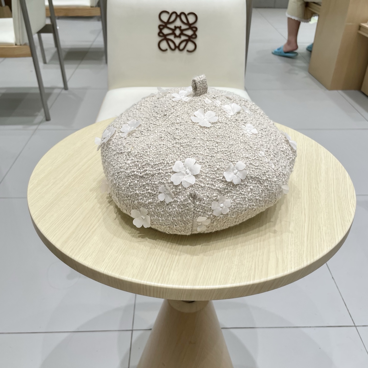  CHANEL香奈儿新款早秋款花朵🌺款式贝雷帽🔸 节假日旅游带它出去美美哒❕  中古款哟.这种帽子不容易