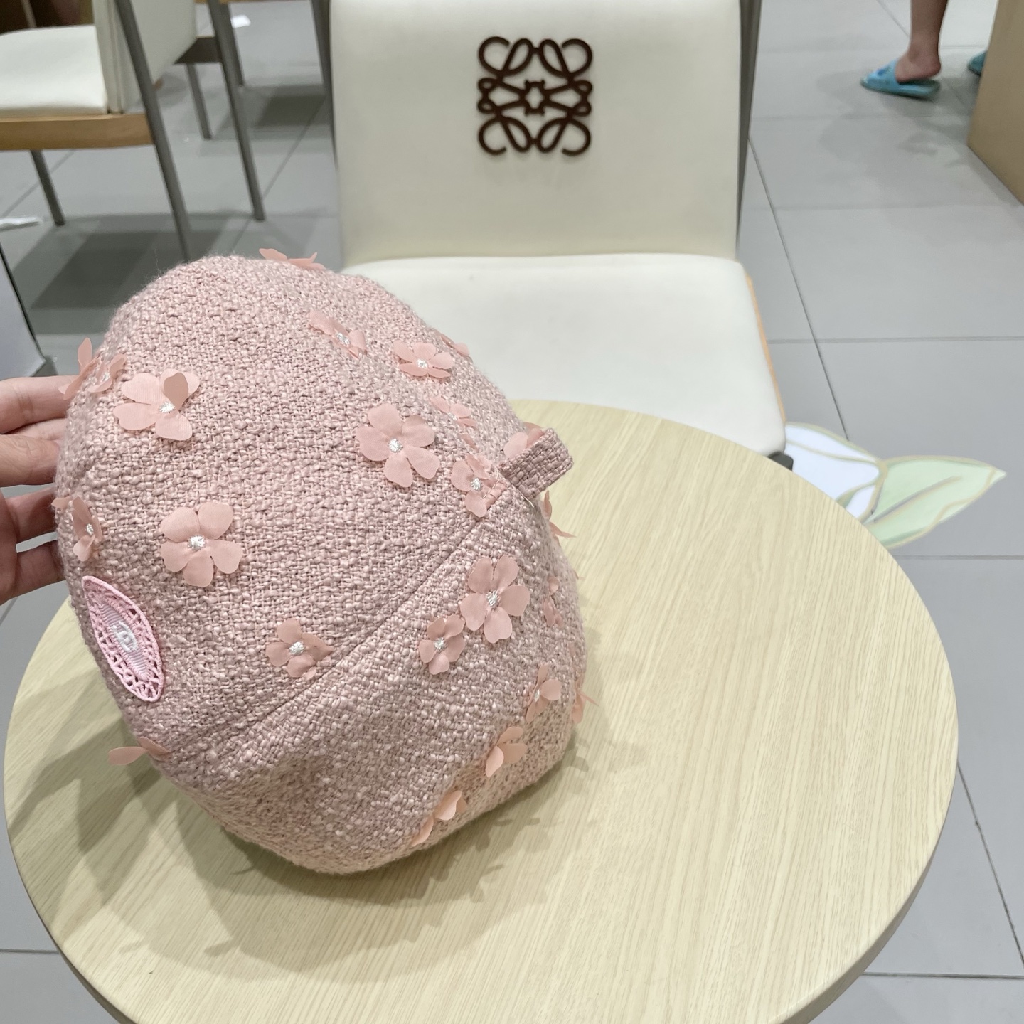  CHANEL香奈儿新款早秋款花朵🌺款式贝雷帽🔸 节假日旅游带它出去美美哒❕  中古款哟.这种帽子不容易