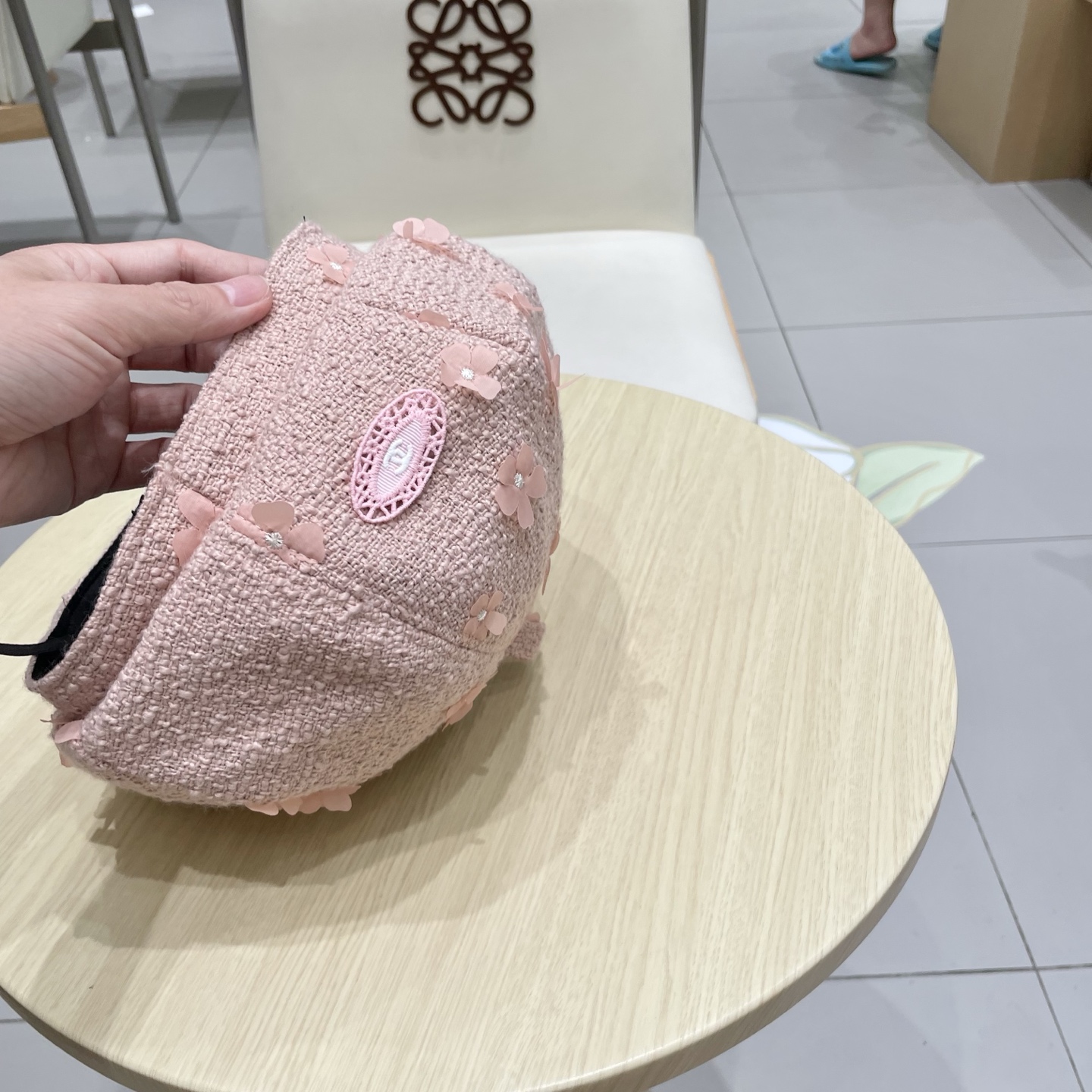  CHANEL香奈儿新款早秋款花朵🌺款式贝雷帽🔸 节假日旅游带它出去美美哒❕  中古款哟.这种帽子不容易