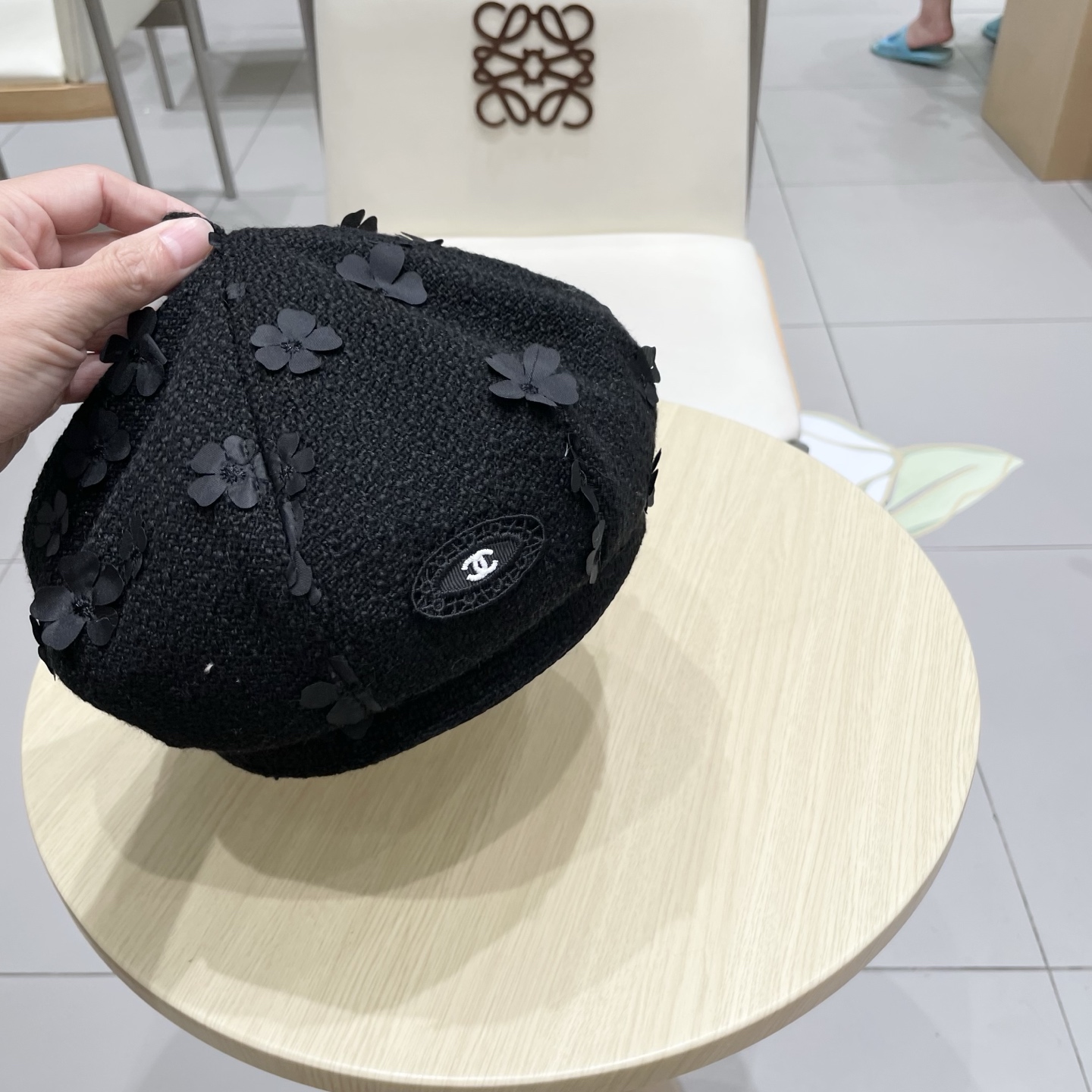  CHANEL香奈儿新款早秋款花朵🌺款式贝雷帽🔸 节假日旅游带它出去美美哒❕  中古款哟.这种帽子不容易