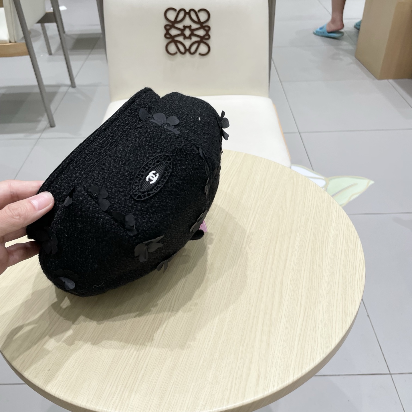  CHANEL香奈儿新款早秋款花朵🌺款式贝雷帽🔸 节假日旅游带它出去美美哒❕  中古款哟.这种帽子不容易