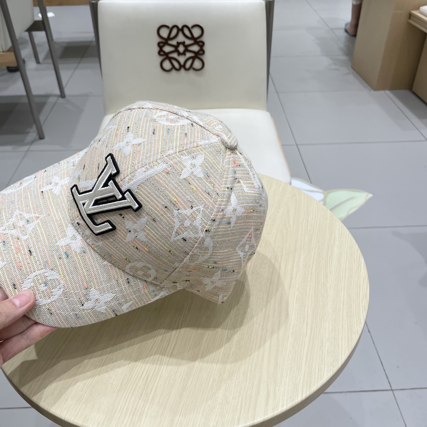  路易威登棒球帽 LouisVuitton😍新款LV棒球帽，重工打造♥️高端大气，百搭款🤗男女通用！跑量