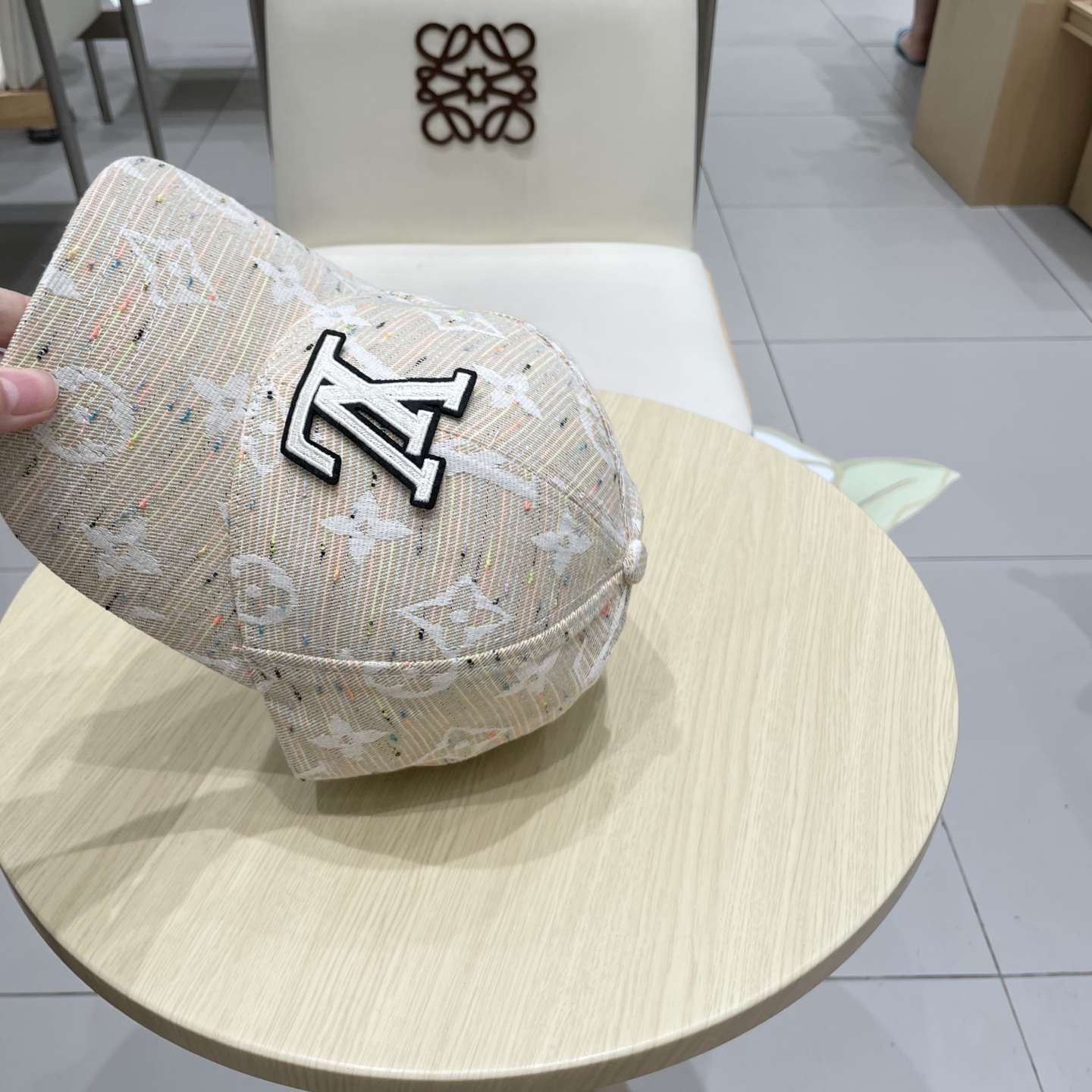  路易威登棒球帽 LouisVuitton😍新款LV棒球帽，重工打造♥️高端大气，百搭款🤗男女通用！跑量