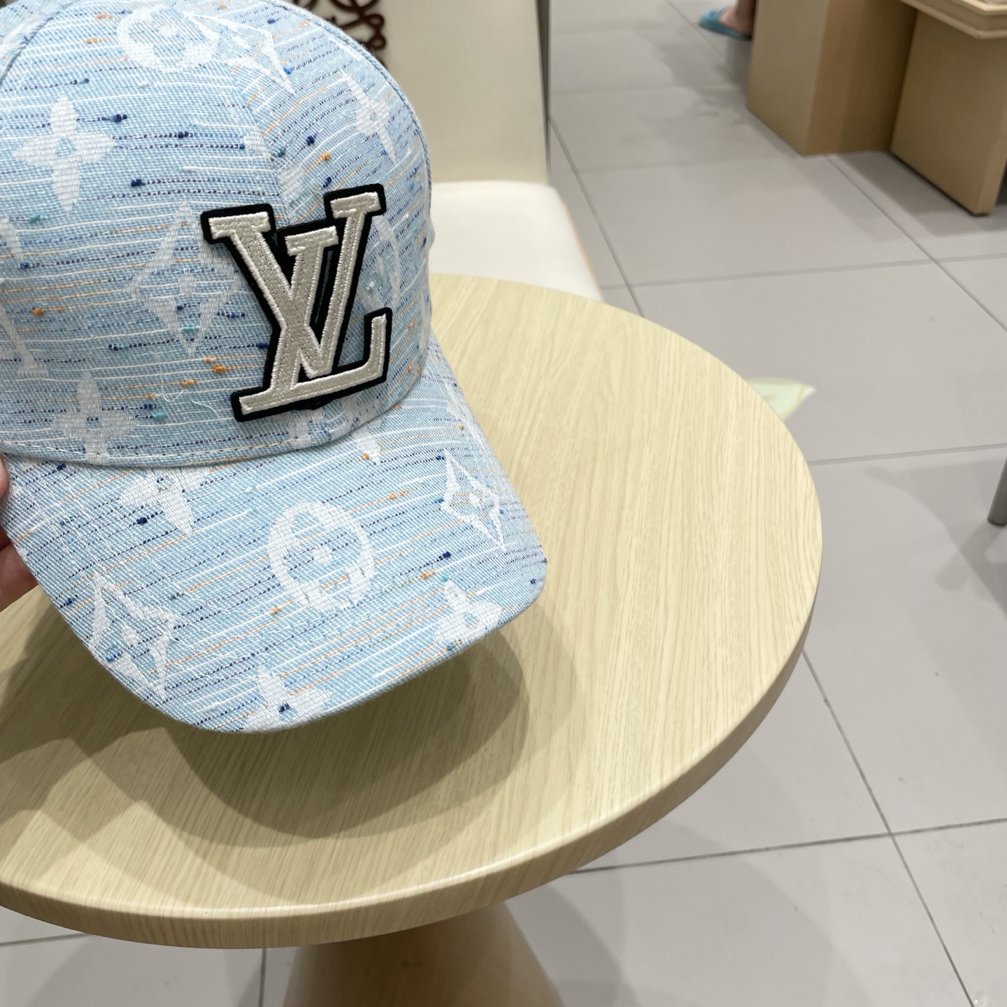  路易威登棒球帽 LouisVuitton😍新款LV棒球帽，重工打造♥️高端大气，百搭款🤗男女通用！跑量