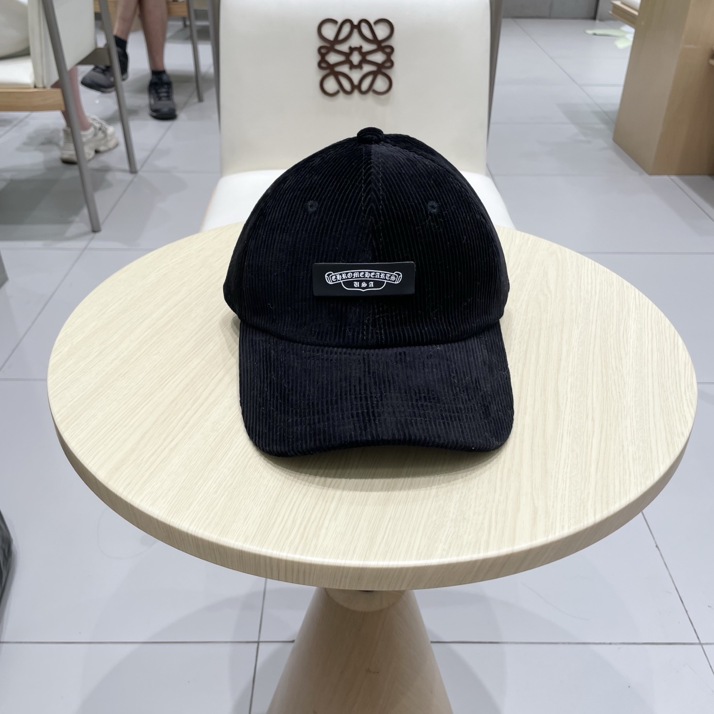  克罗心 秋季新款 灯芯绒棒球帽🧢
小标几个颜色真的很耐看
整个帽型软顶设计 戴上去和头部完美贴合非常舒