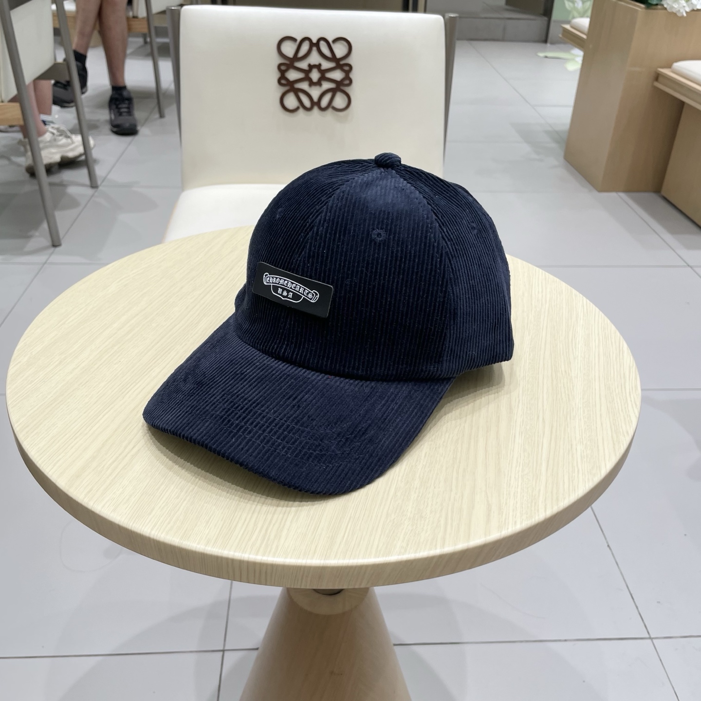  克罗心 秋季新款 灯芯绒棒球帽🧢
小标几个颜色真的很耐看
整个帽型软顶设计 戴上去和头部完美贴合非常舒