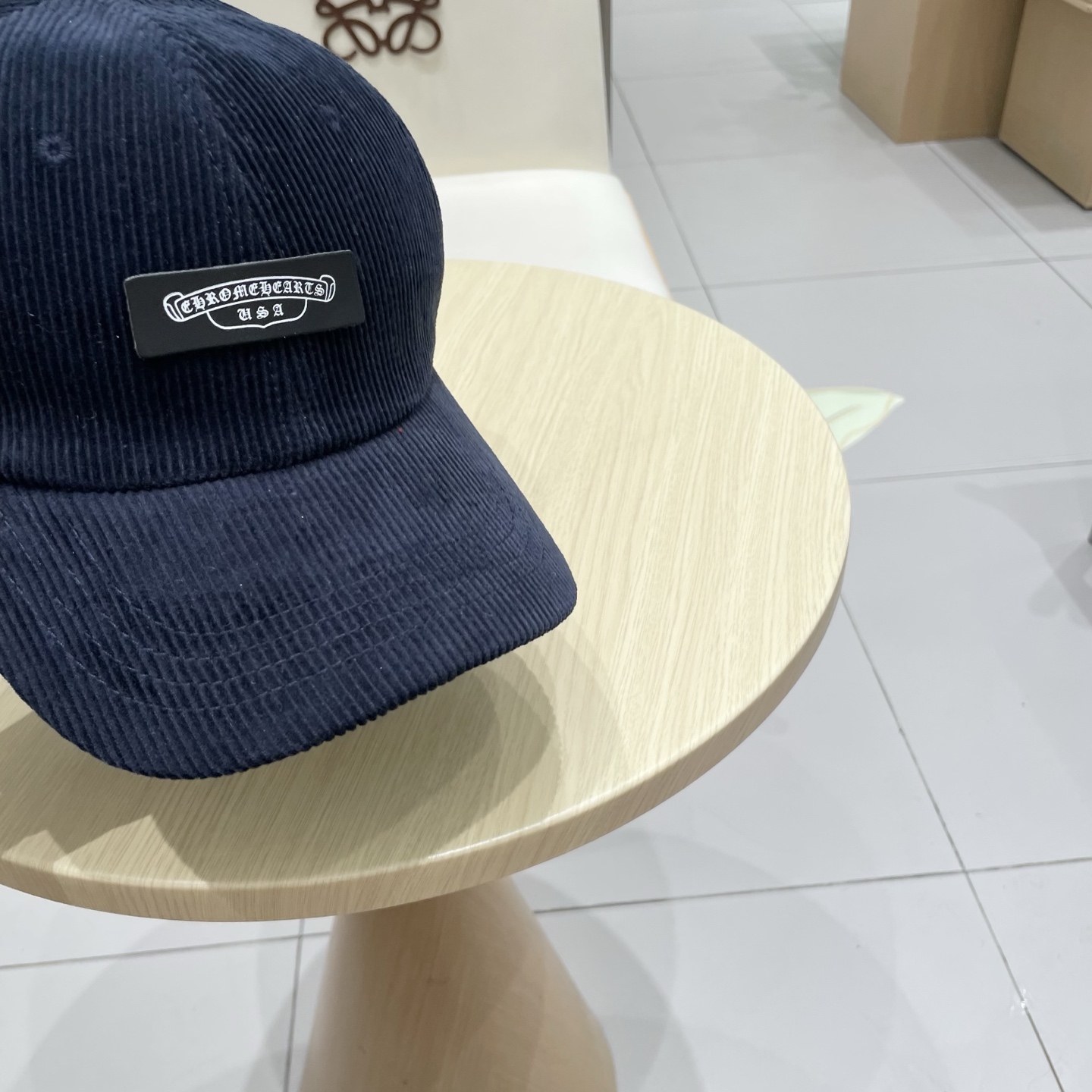  克罗心 秋季新款 灯芯绒棒球帽🧢
小标几个颜色真的很耐看
整个帽型软顶设计 戴上去和头部完美贴合非常舒