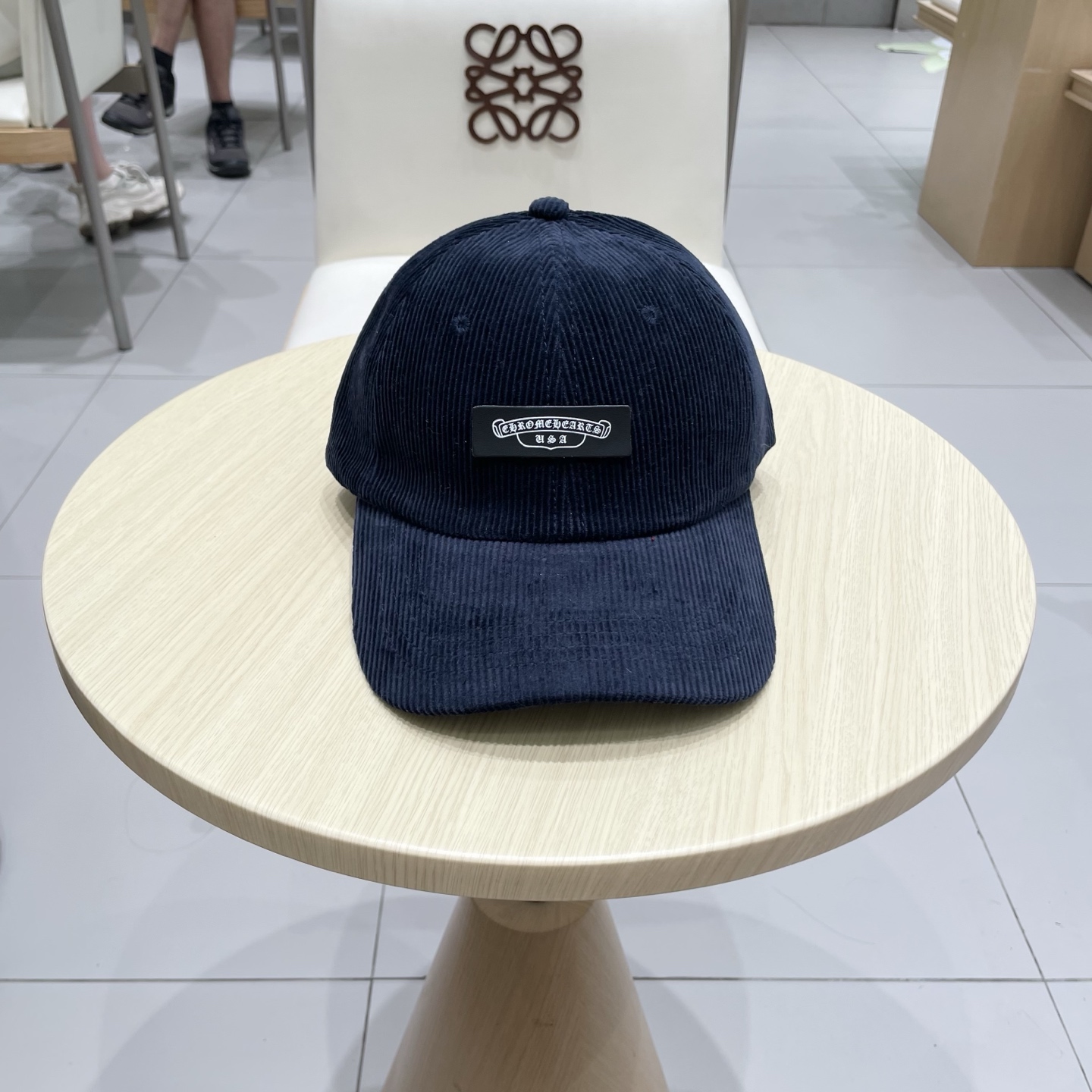  克罗心 秋季新款 灯芯绒棒球帽🧢
小标几个颜色真的很耐看
整个帽型软顶设计 戴上去和头部完美贴合非常舒