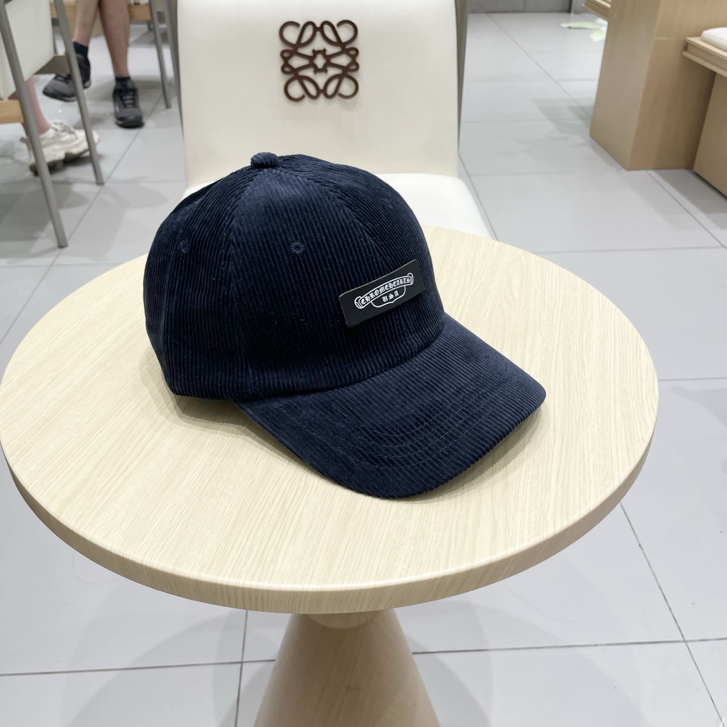  克罗心 秋季新款 灯芯绒棒球帽🧢
小标几个颜色真的很耐看
整个帽型软顶设计 戴上去和头部完美贴合非常舒