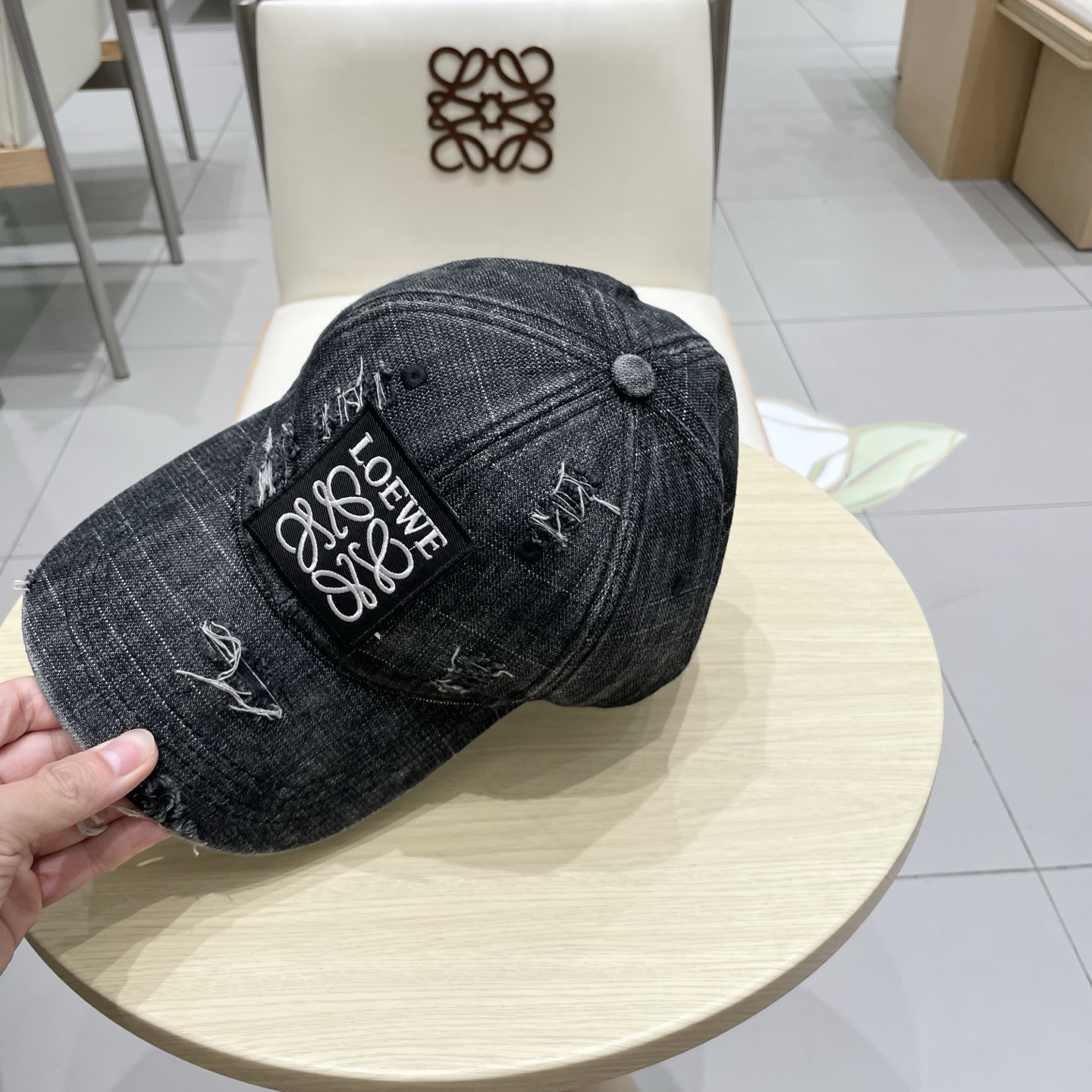  🧢罗意威Loewe～新款棒球帽🧢，简约经典logo，质感超级赞👍，精致大牌范，女神必备神器，情侣款