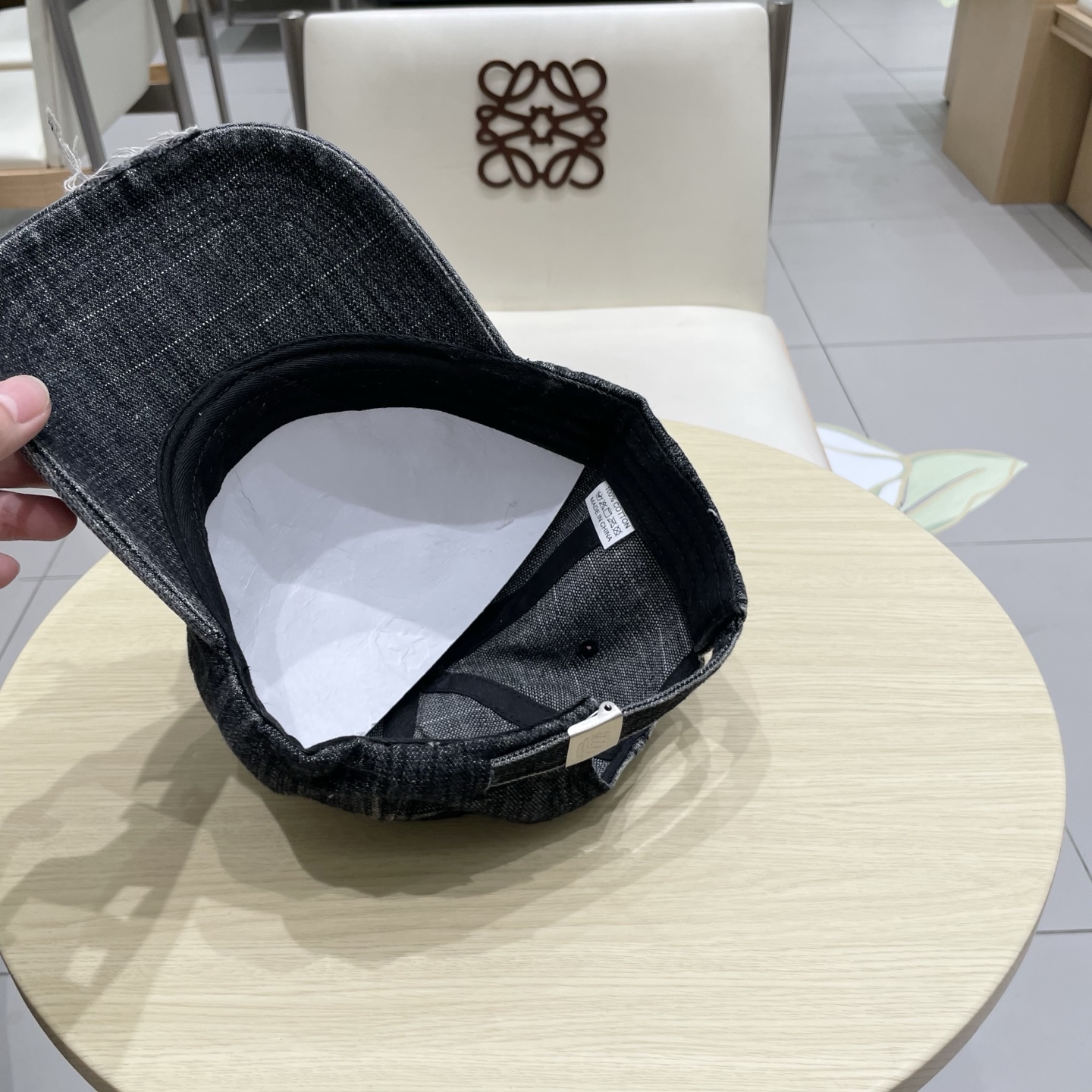  🧢罗意威Loewe～新款棒球帽🧢，简约经典logo，质感超级赞👍，精致大牌范，女神必备神器，情侣款