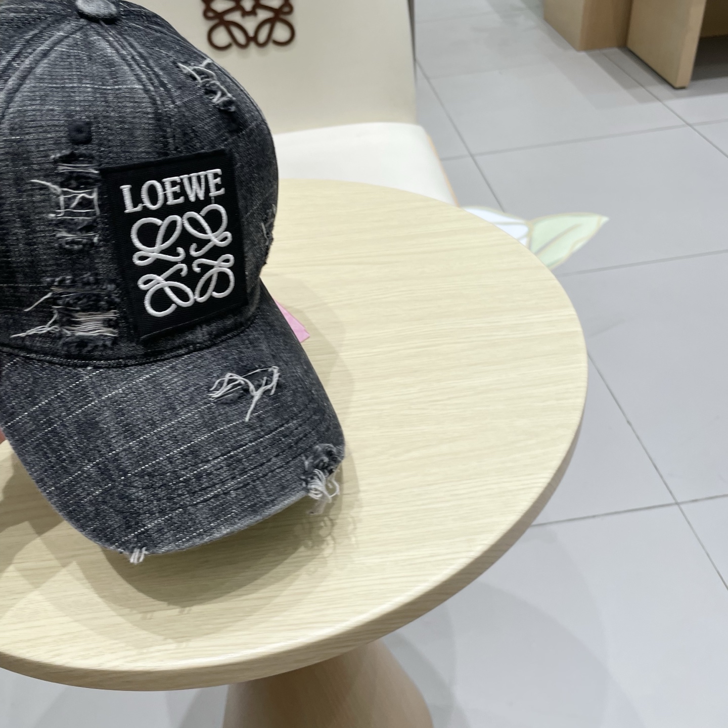  🧢罗意威Loewe～新款棒球帽🧢，简约经典logo，质感超级赞👍，精致大牌范，女神必备神器，情侣款