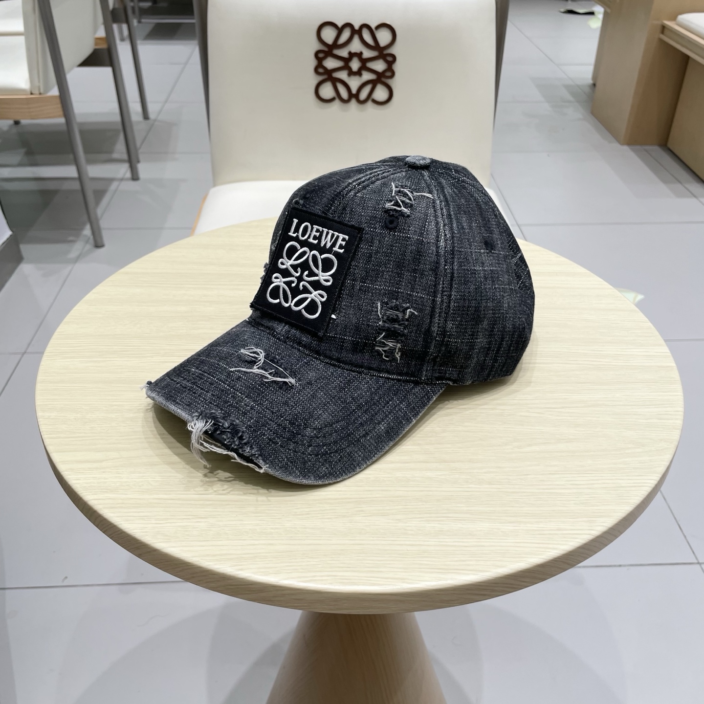  🧢罗意威Loewe～新款棒球帽🧢，简约经典logo，质感超级赞👍，精致大牌范，女神必备神器，情侣款