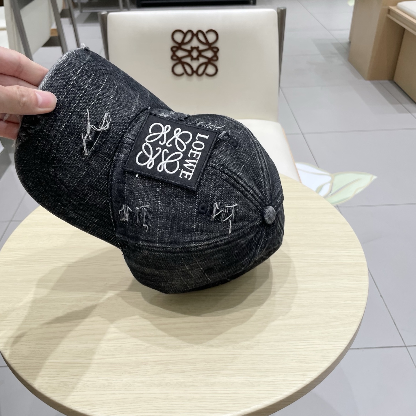  🧢罗意威Loewe～新款棒球帽🧢，简约经典logo，质感超级赞👍，精致大牌范，女神必备神器，情侣款