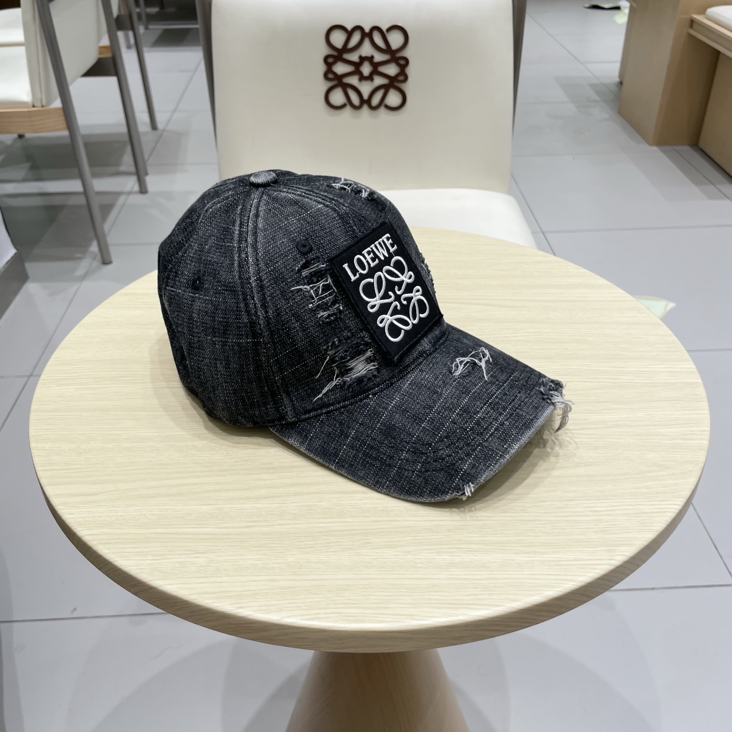  🧢罗意威Loewe～新款棒球帽🧢，简约经典logo，质感超级赞👍，精致大牌范，女神必备神器，情侣款