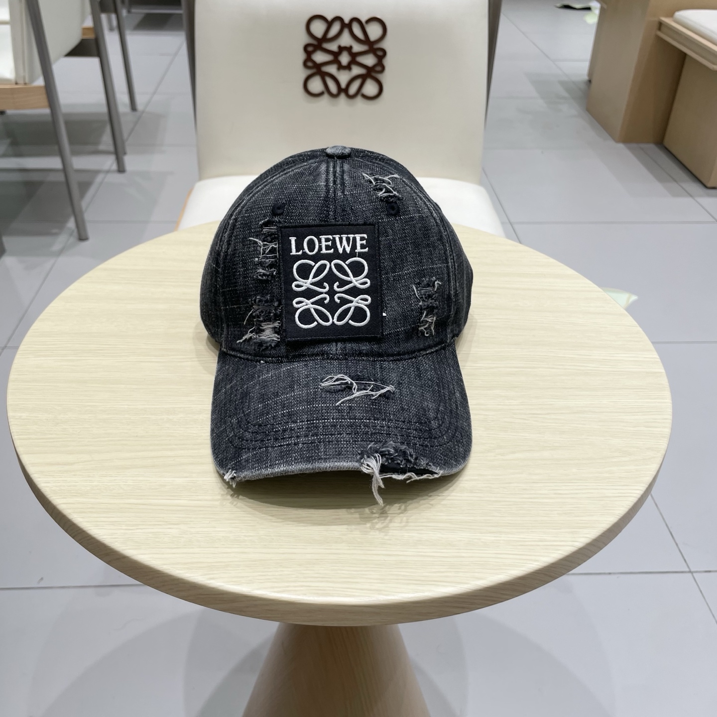  🧢罗意威Loewe～新款棒球帽🧢，简约经典logo，质感超级赞👍，精致大牌范，女神必备神器，情侣款