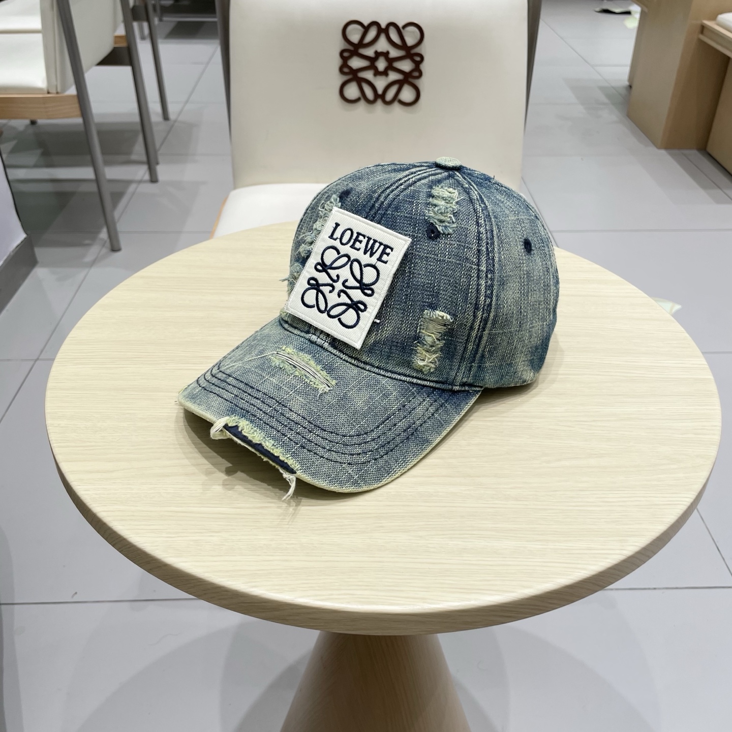  🧢罗意威Loewe～新款棒球帽🧢，简约经典logo，质感超级赞👍，精致大牌范，女神必备神器，情侣款